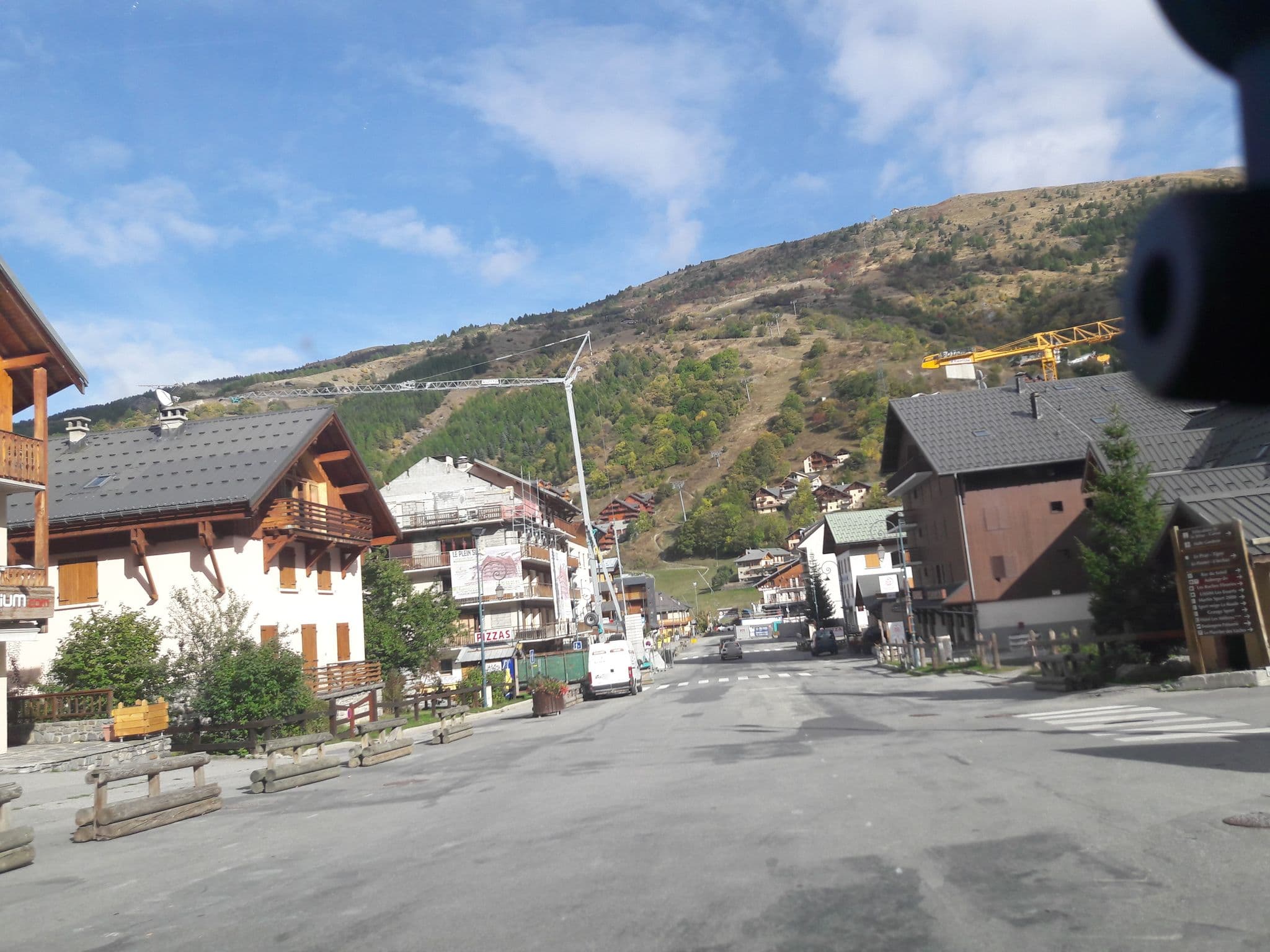 Street view near Les Écrins, Valloire — © alexmodesto73 (CC BY-SA · Mapillary)