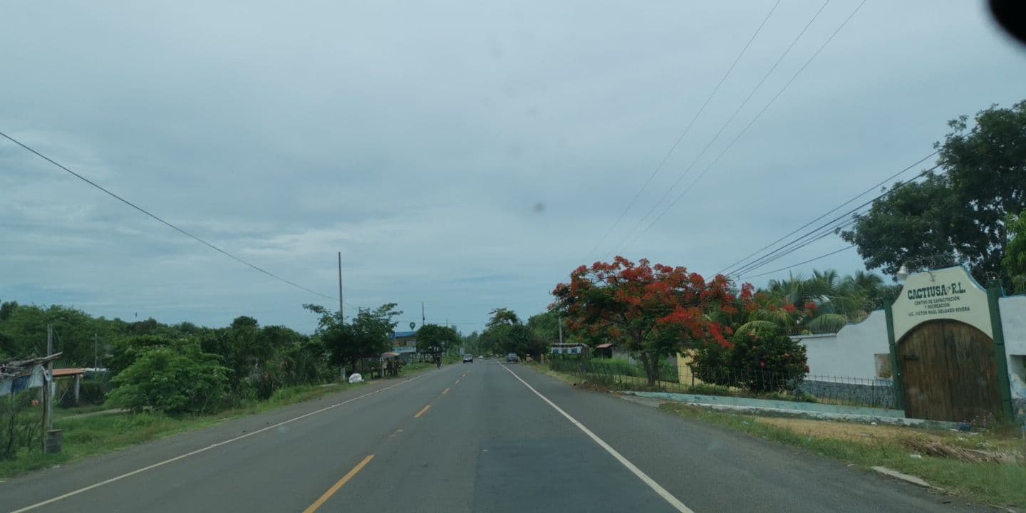 Street view near Santa Fe, Hotel y Club De Playa., La Libertad — © jkanales (CC BY-SA · Mapillary)