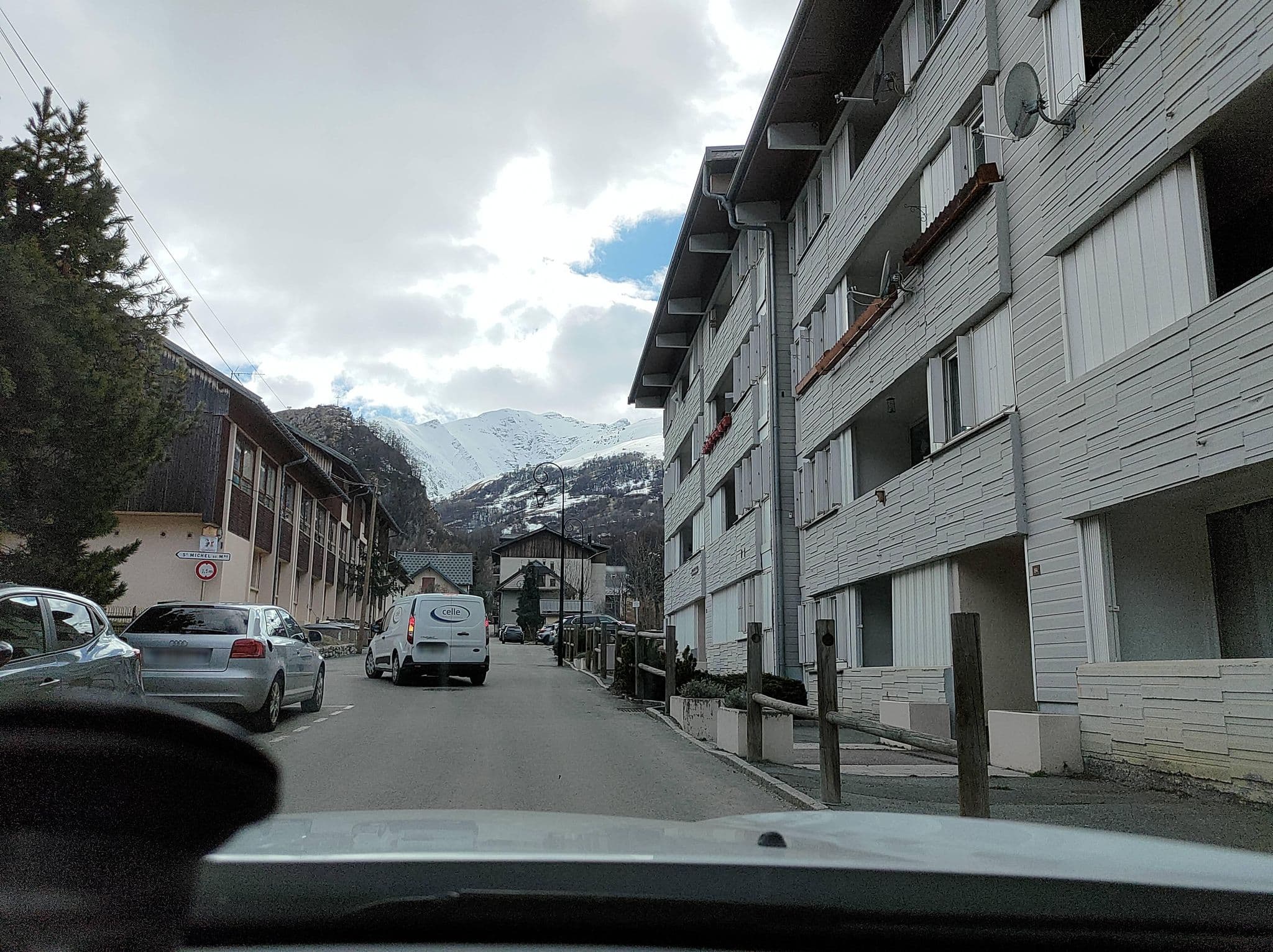 Street view near La Maison des Jeunes, Valloire