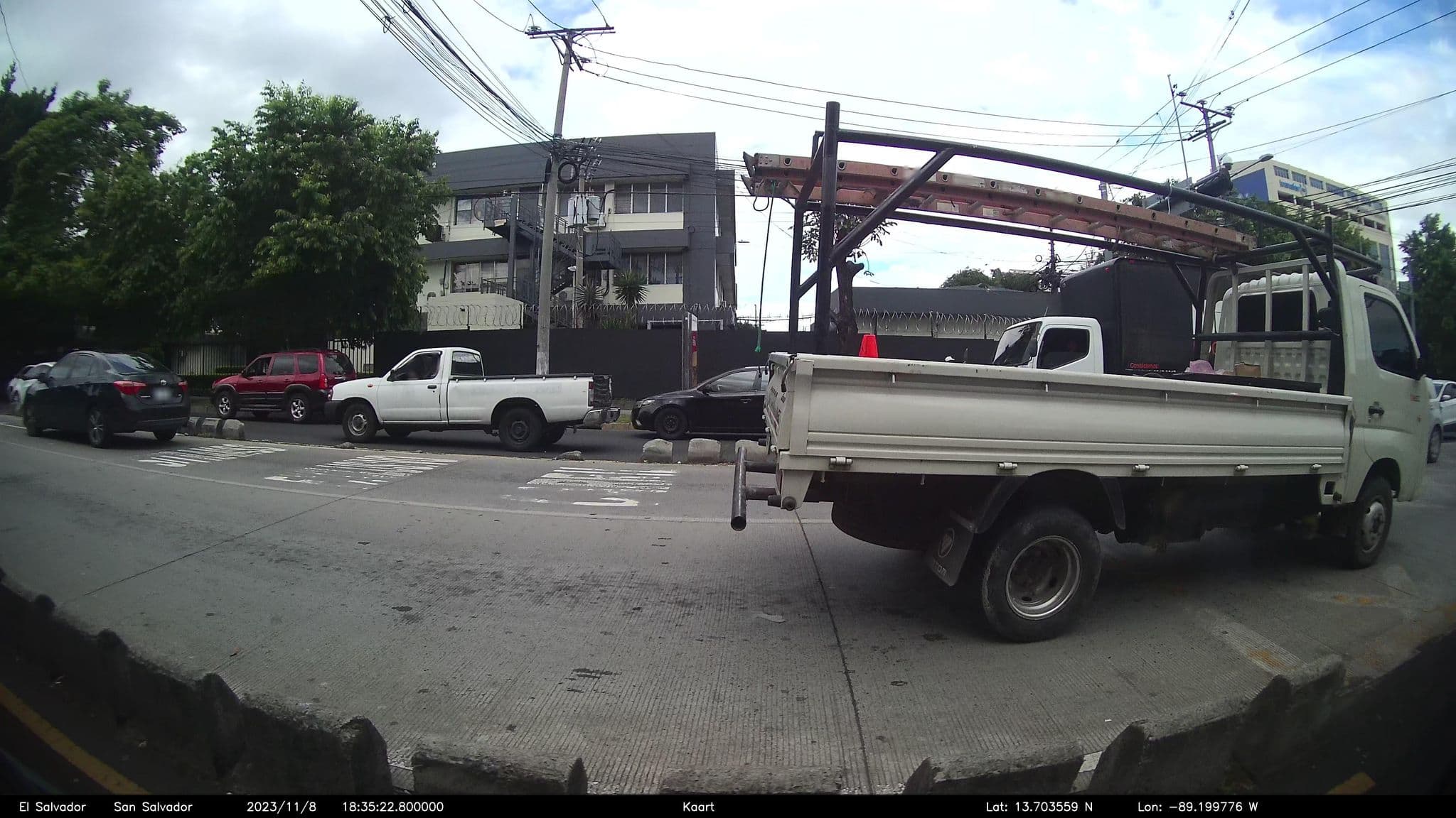 Street view near Radisson Plaza Hotel San Salvador, San Salvador — © kaart_2 (CC BY-SA · Mapillary)