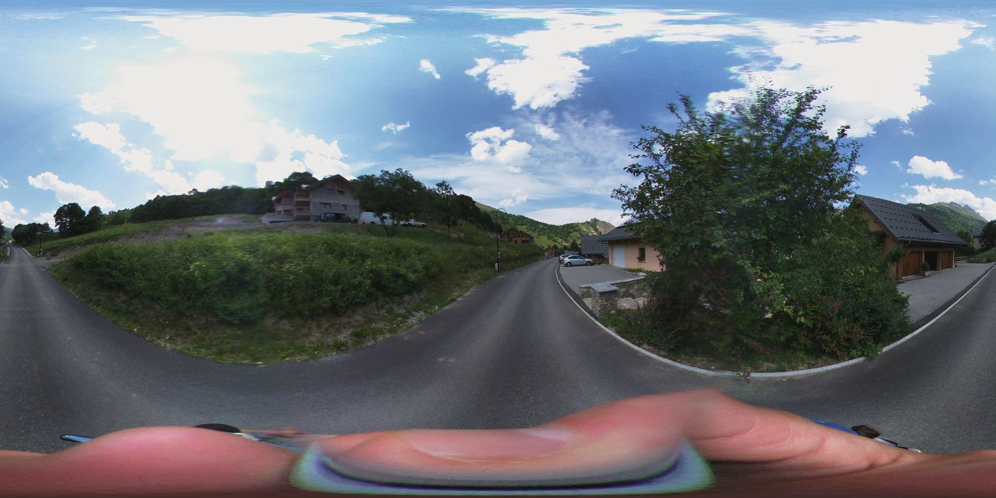 Street view near Les Bois Ronds, Valloire — © remonet (CC BY-SA · Mapillary)