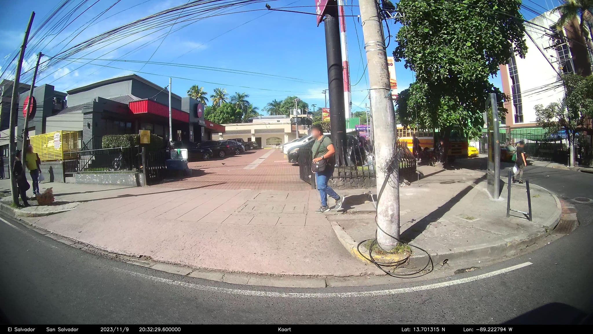 Street view near Montreal hotel, San Salvador — © kaart_2 (CC BY-SA · Mapillary)