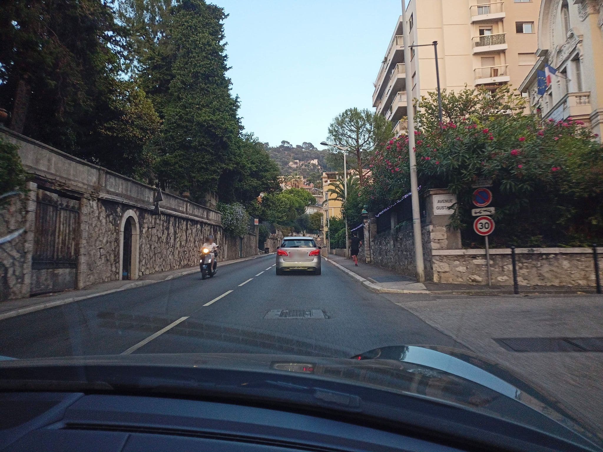 Street view near La Villa Léonie, Quartier du Port — © xdTAGCLAN (CC BY-SA · Mapillary)