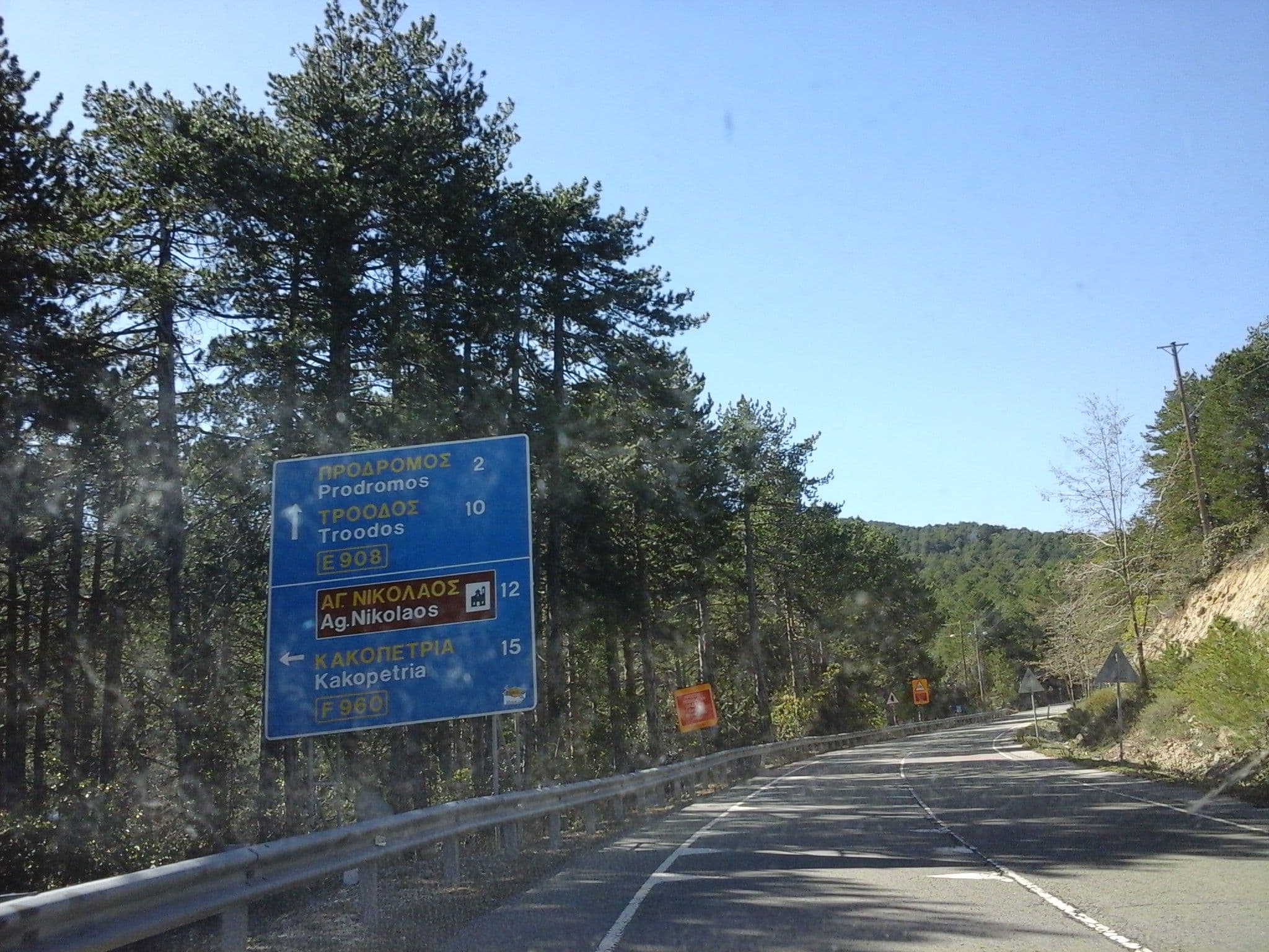 Street view near Chruchill Pinewood Hotel, Kakopetriá — © robot8a (CC BY-SA · Mapillary)