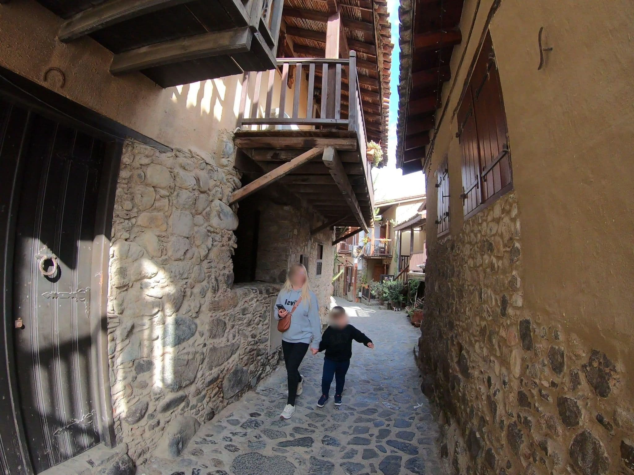 Street view near Linos Inn, Kakopetriá — © algirdasc (CC BY-SA · Mapillary)