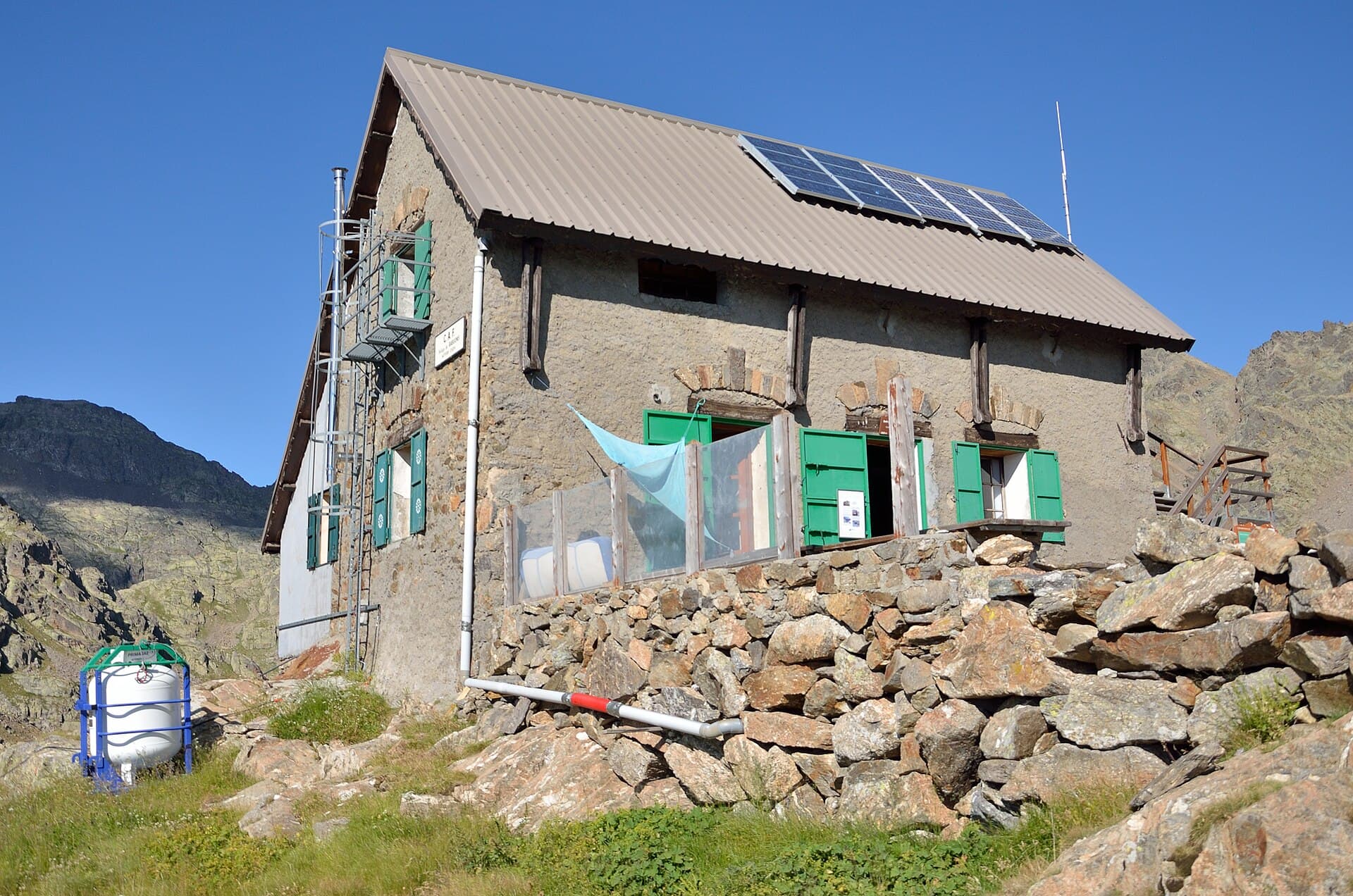 Refuge de Rabuons (via Wikimedia Commons, CC BY-SA 4.0)