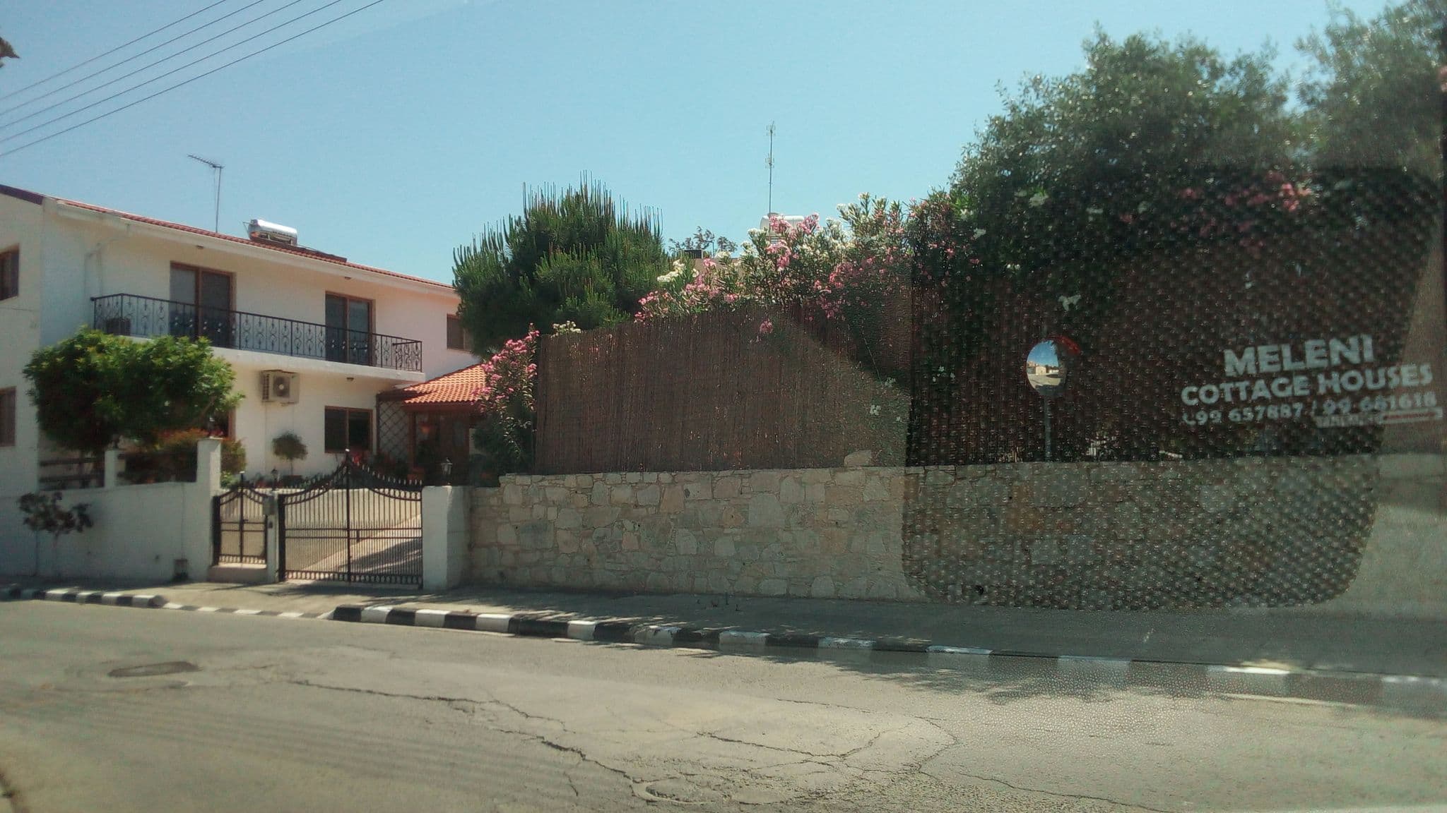 Street view near meleni cottage houses, Parekklisha — © stpkyriakou (CC BY-SA · Mapillary)