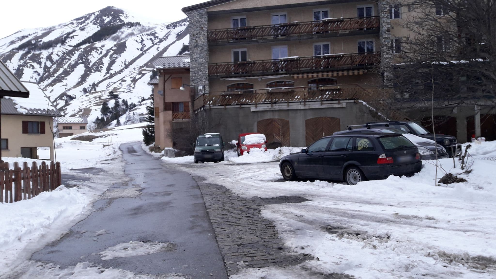 Street view near Les Agneaux, Valloire