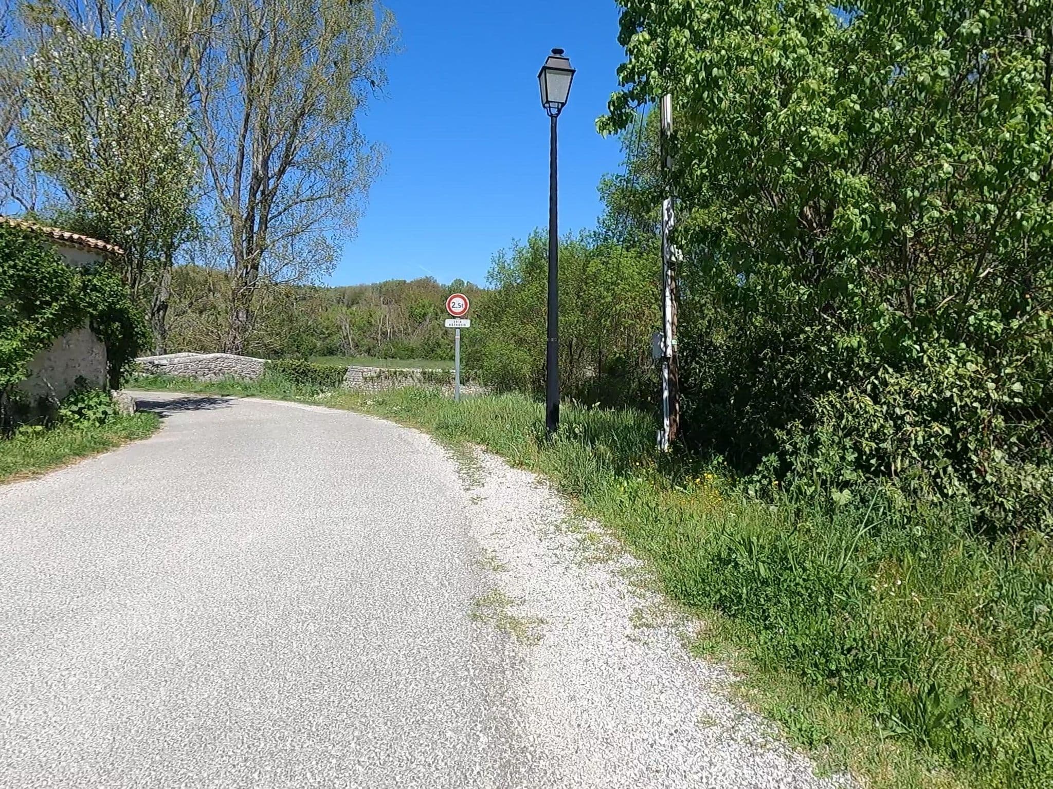 Street view near Mas de la Baou, Céreste — © voyage-hors-saison (CC BY-SA · Mapillary)