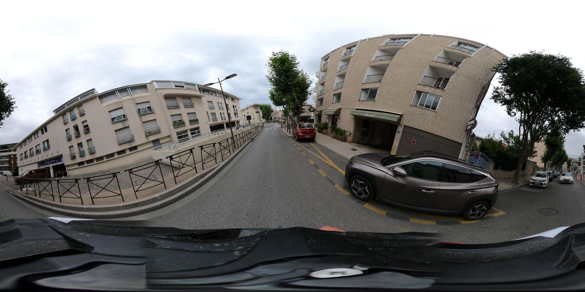 Street view near Hôtel Les Lavandes, La Ciotat — © simon_geovelo (CC BY-SA · Mapillary)