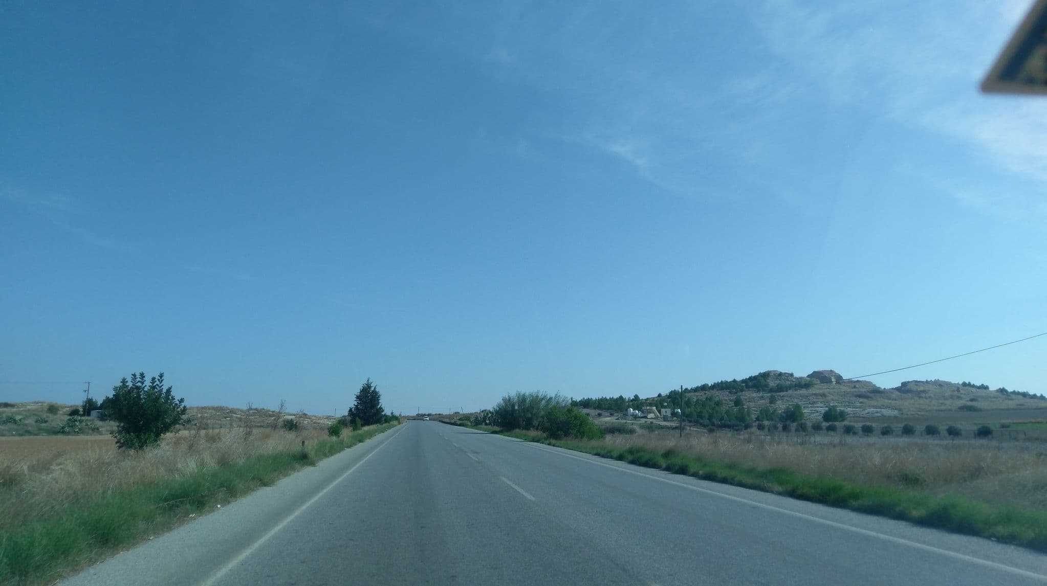 Street view near Glaro Garden, Lefkónoiko — © ozkanilyasaksu (CC BY-SA · Mapillary)