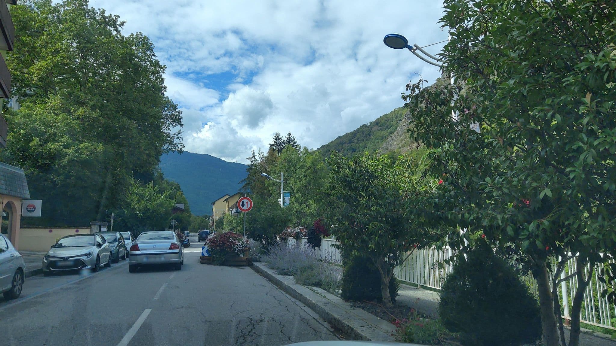 Street view near Savoy Hôtel, Les Allues — © MatthieuF4FNE (CC BY-SA · Mapillary)