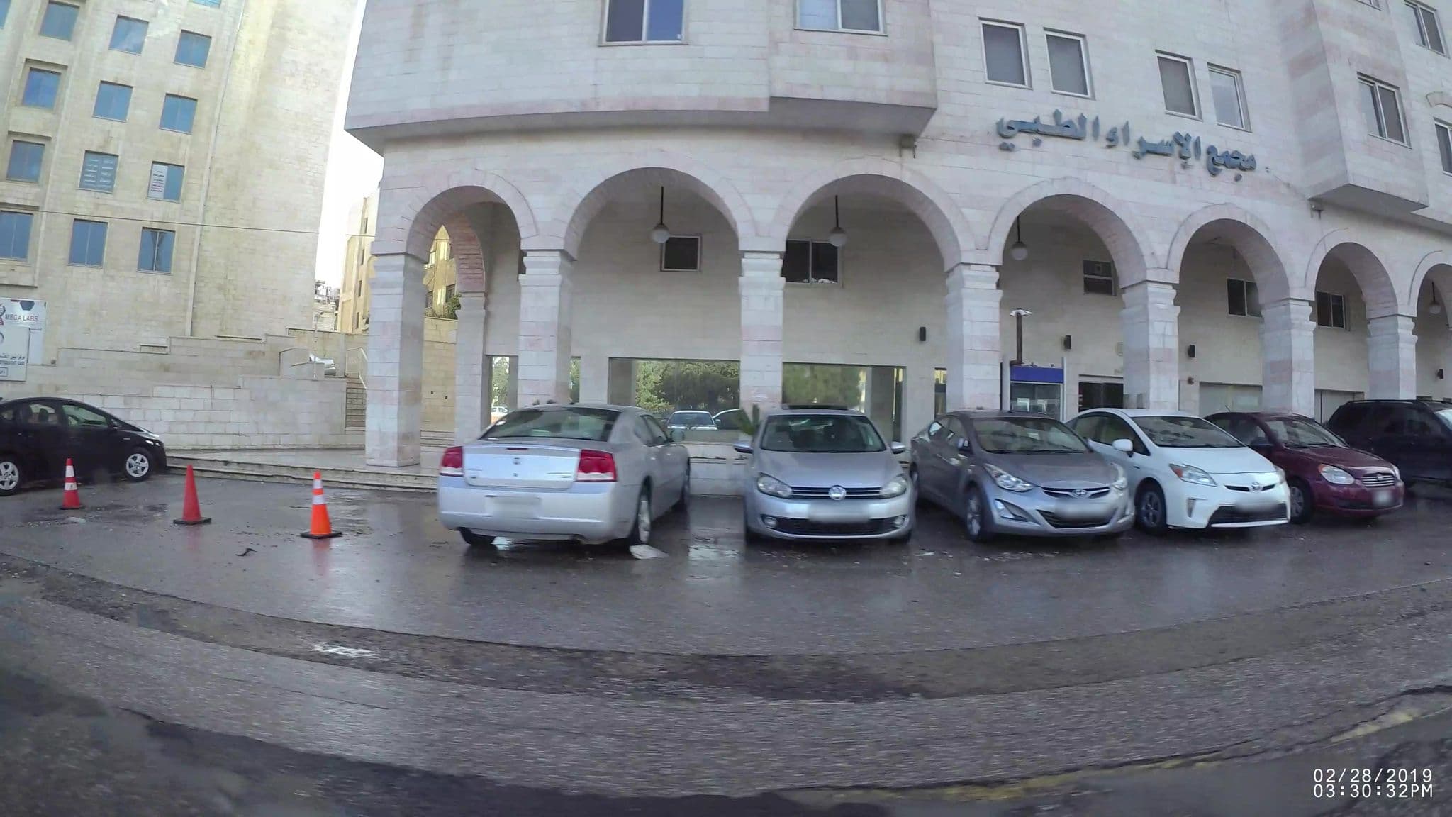 Street view near Golden Sands Hotel, Ṣuwayliḥ — © kaart_1 (CC BY-SA · Mapillary)