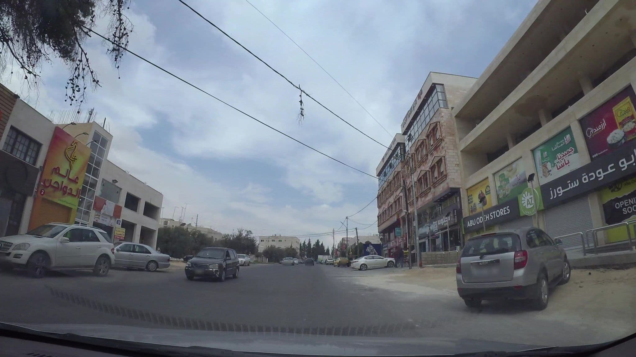 Street view near Al Fawanes Hotel Apartments - الفوانيس للشقق الفندقية, Umm as Summāq — © kaartcam (CC BY-SA · Mapillary)