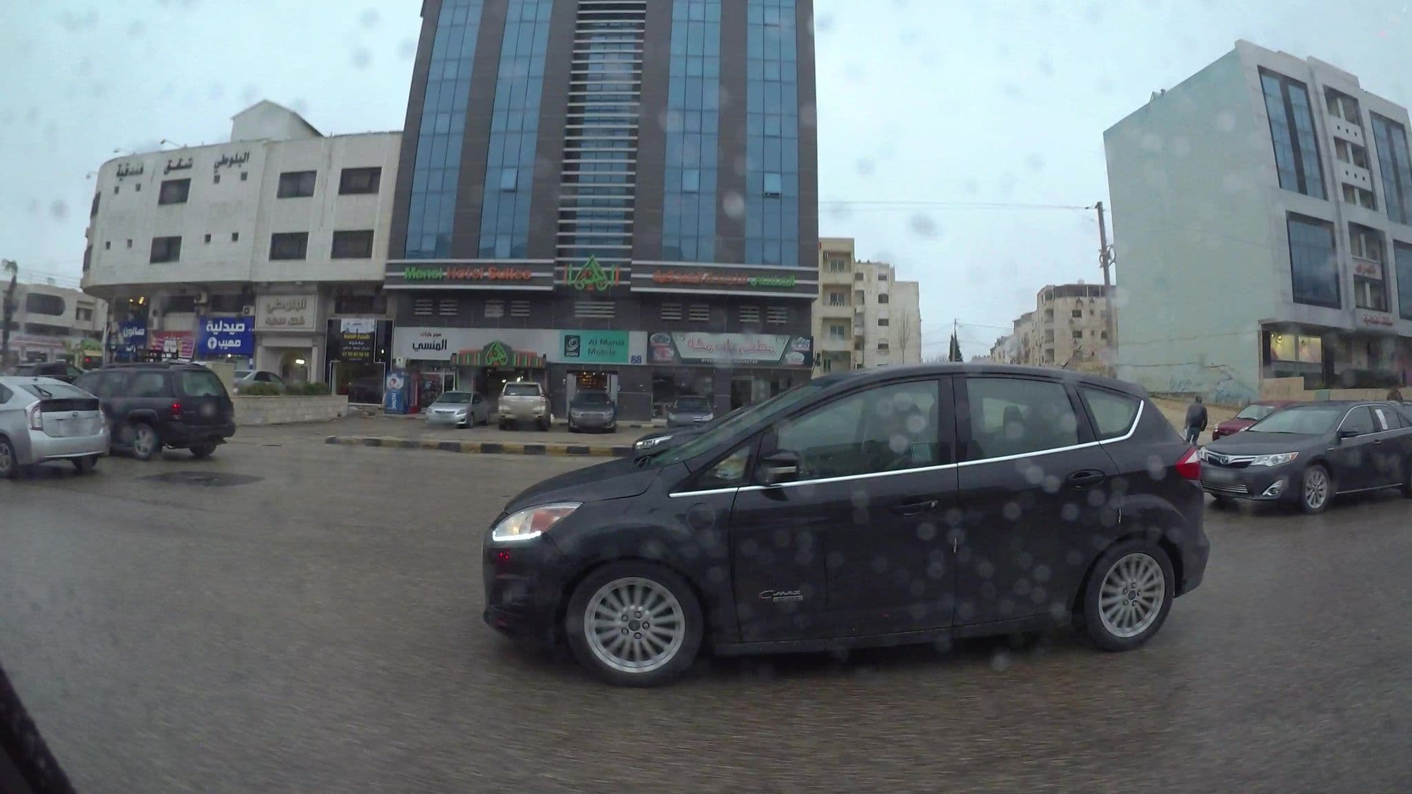 Street view near Al.Mansi Hotel, Ṣuwayliḥ — © kaartcam (CC BY-SA · Mapillary)