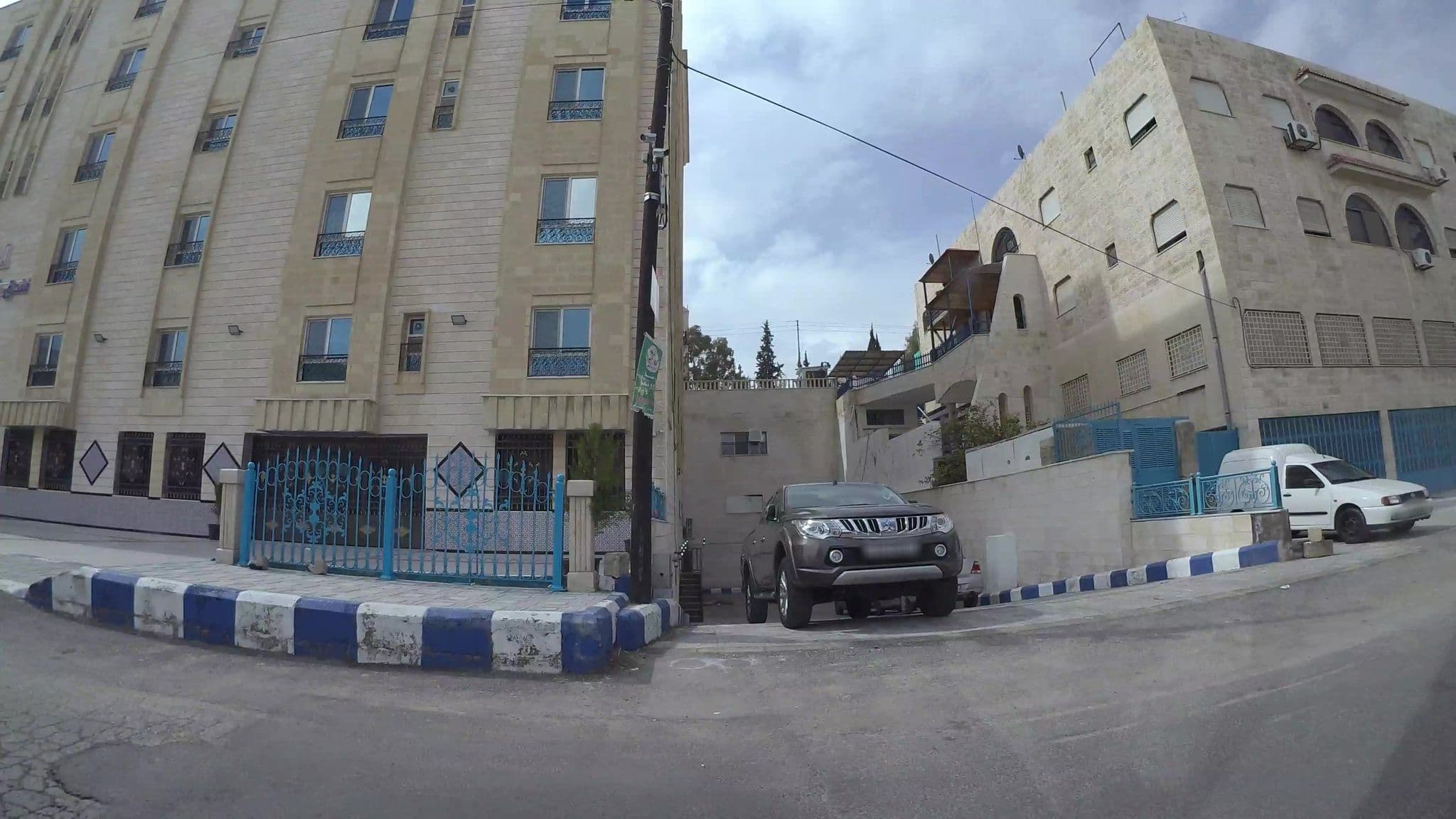 Street view near Jabal Alqalaa Hotel / Castle Hotel, Al Jubayhah — © kaartcam (CC BY-SA · Mapillary)