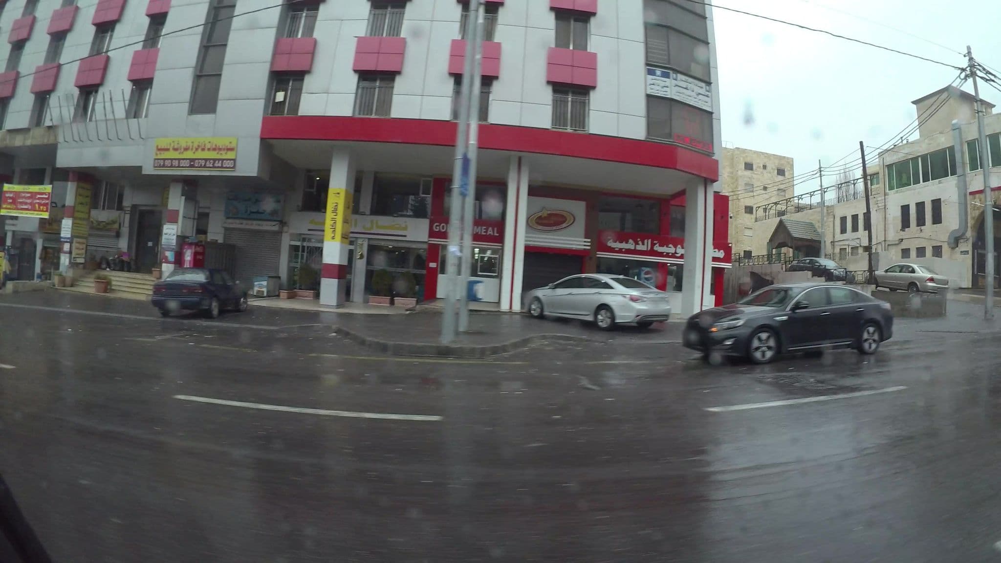 Street view near Amaken Plaza Hotel, Ṣuwayliḥ — © kaartcam (CC BY-SA · Mapillary)