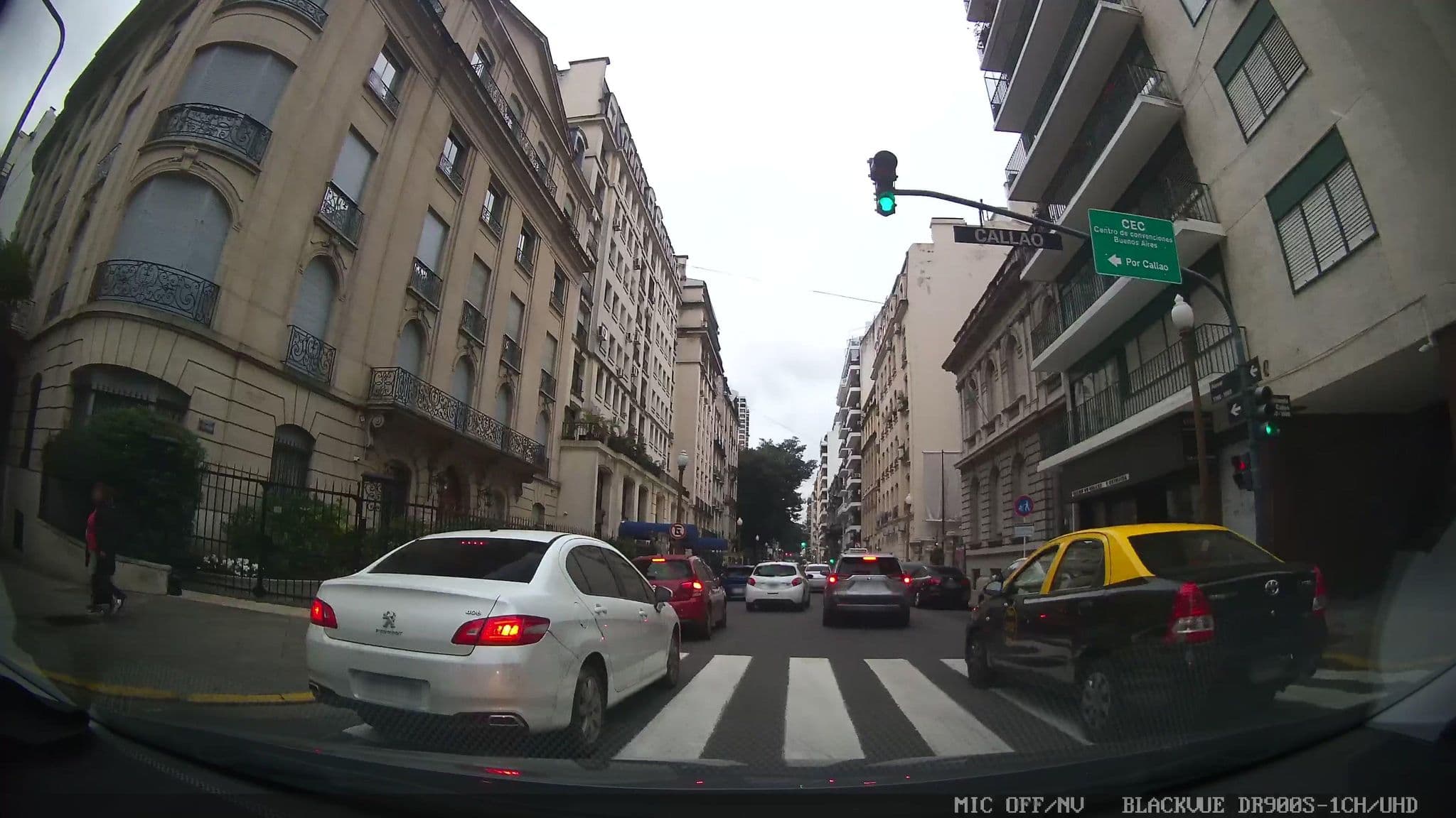 Street view near Trianon Residence Recoleta, Retiro — © kaartcam (CC BY-SA · Mapillary)