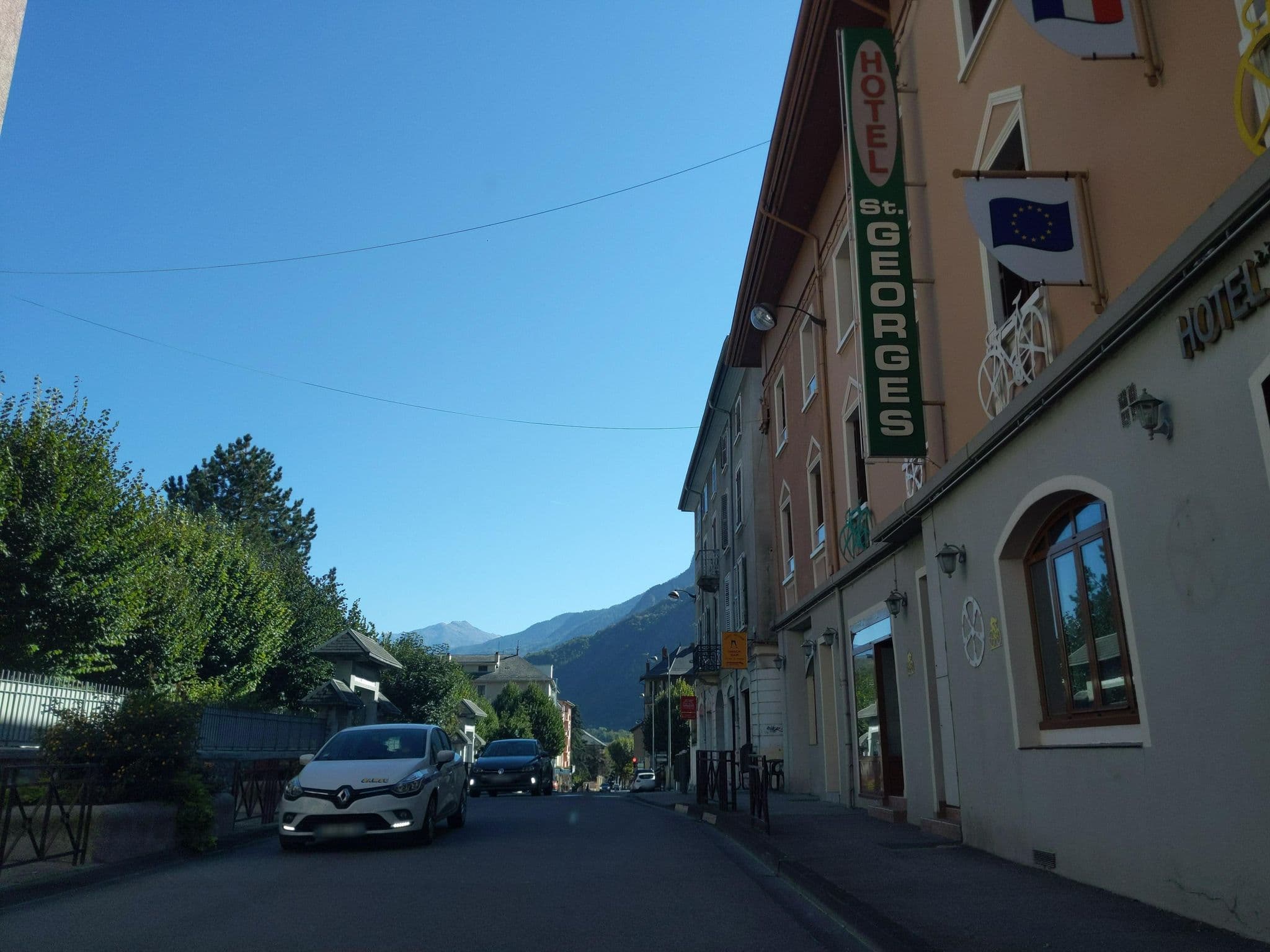 Street view near Hôtel Saint-Georges, Saint-Jean-de-Maurienne — © alexmodesto73 (CC BY-SA · Mapillary)