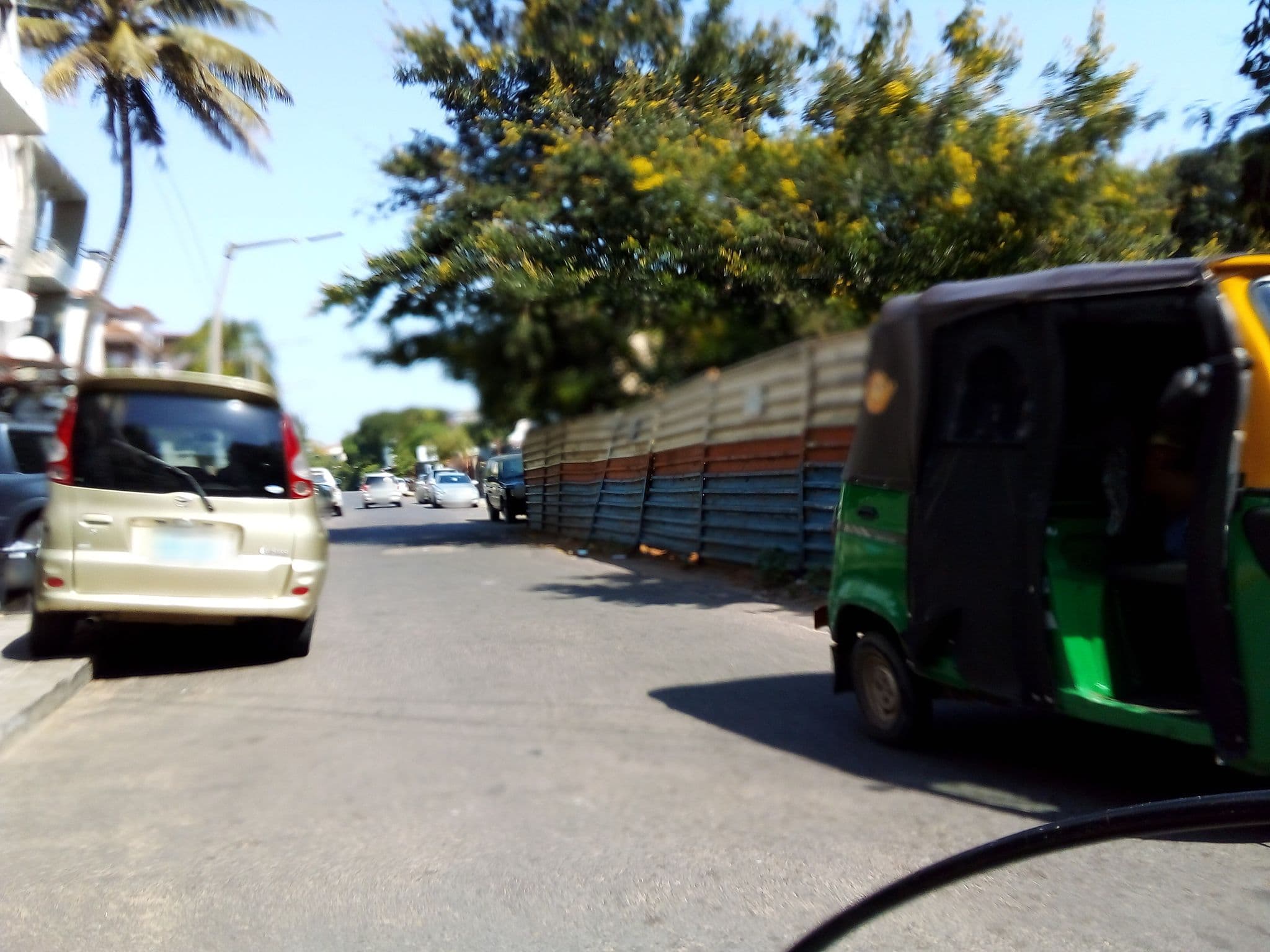 Street view near Casa De Hospedi Oriente Guesthouse 2, Maputo — © chopelamama01 (CC BY-SA · Mapillary)