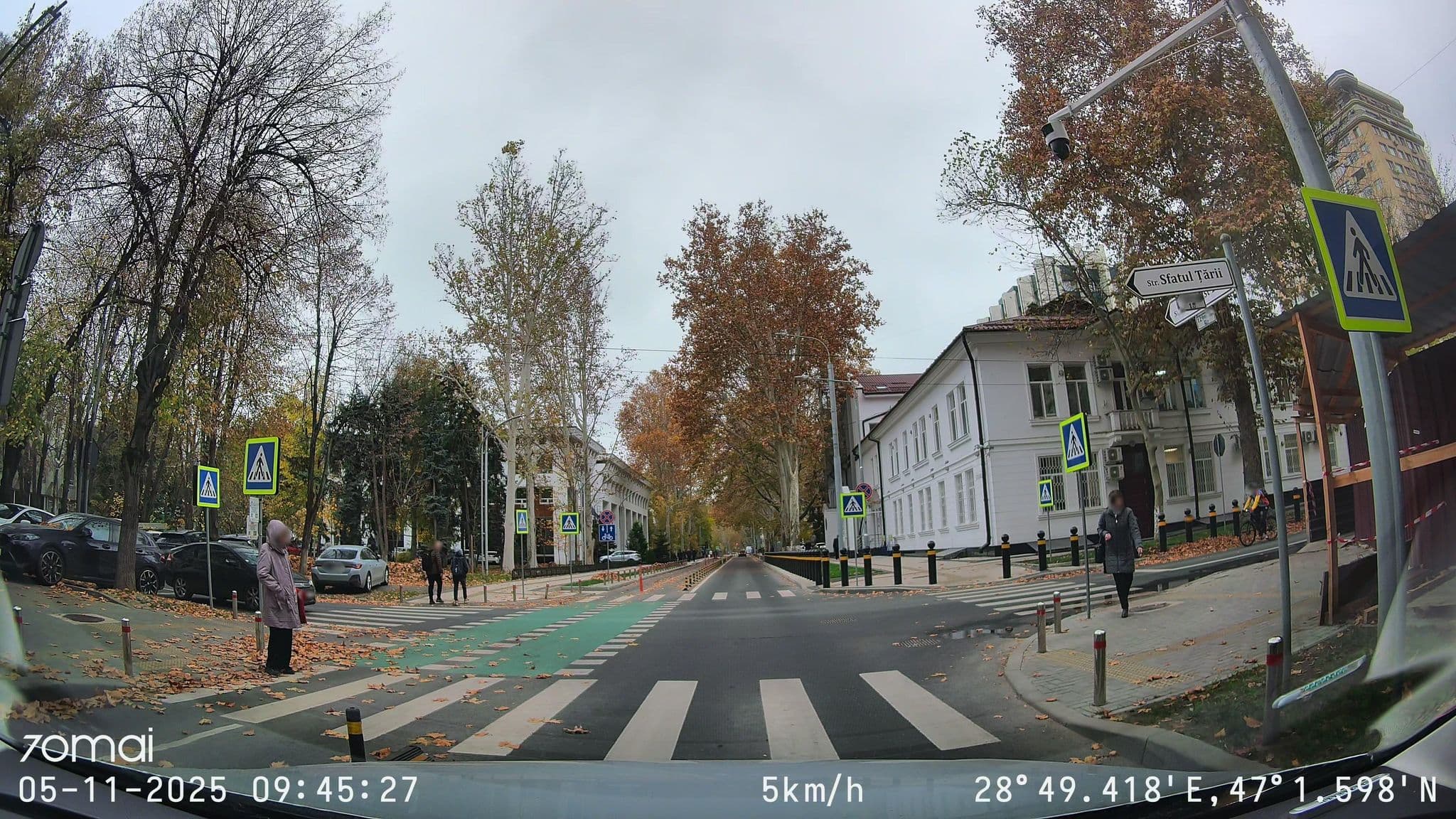 Street view near Hotel Dacia, Chisinau — © doriel (CC BY-SA · Mapillary)