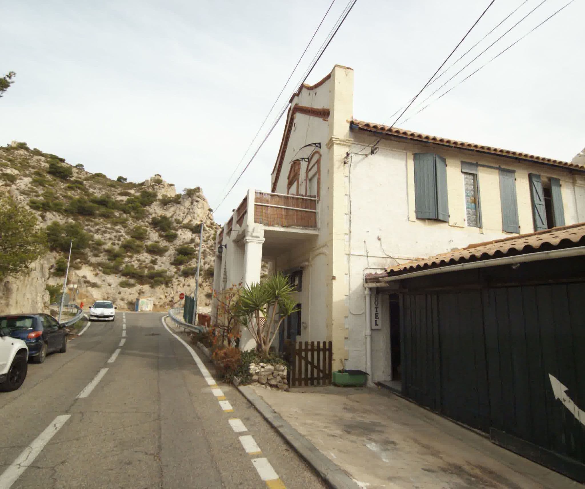 Street view near Café-Hôtel du Resquiadou, L'Estaque — © sogefi (CC BY-SA · Mapillary)