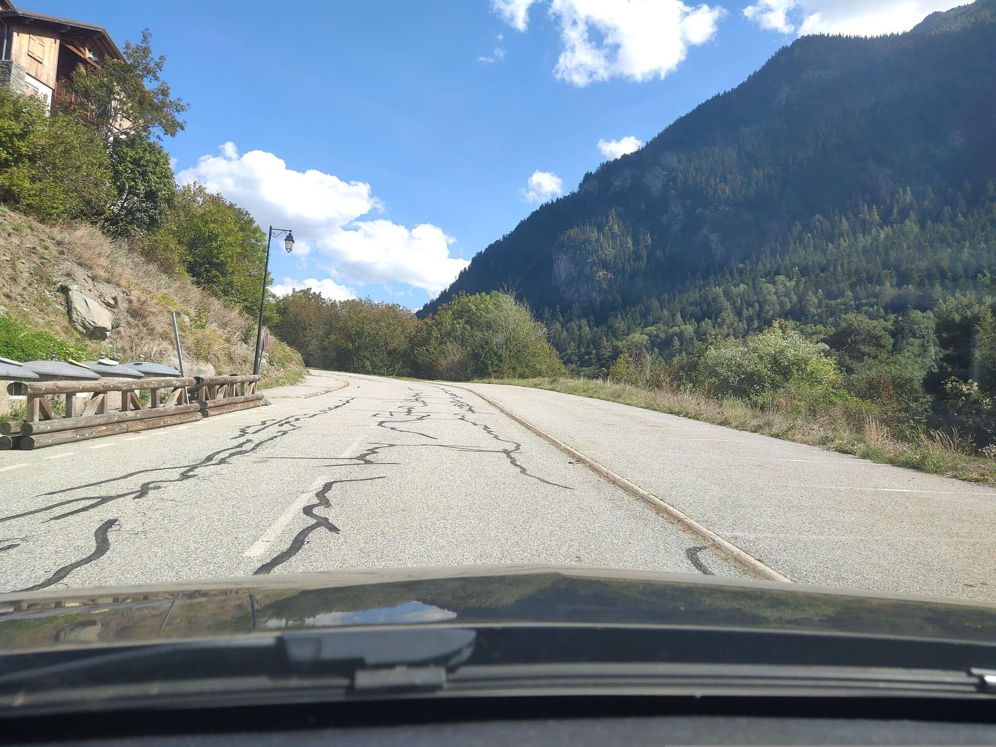 Street view near Résidences des Eaux d'Orelle, Saint-Michel-de-Maurienne — © MatthieuF4FNE (CC BY-SA · Mapillary)