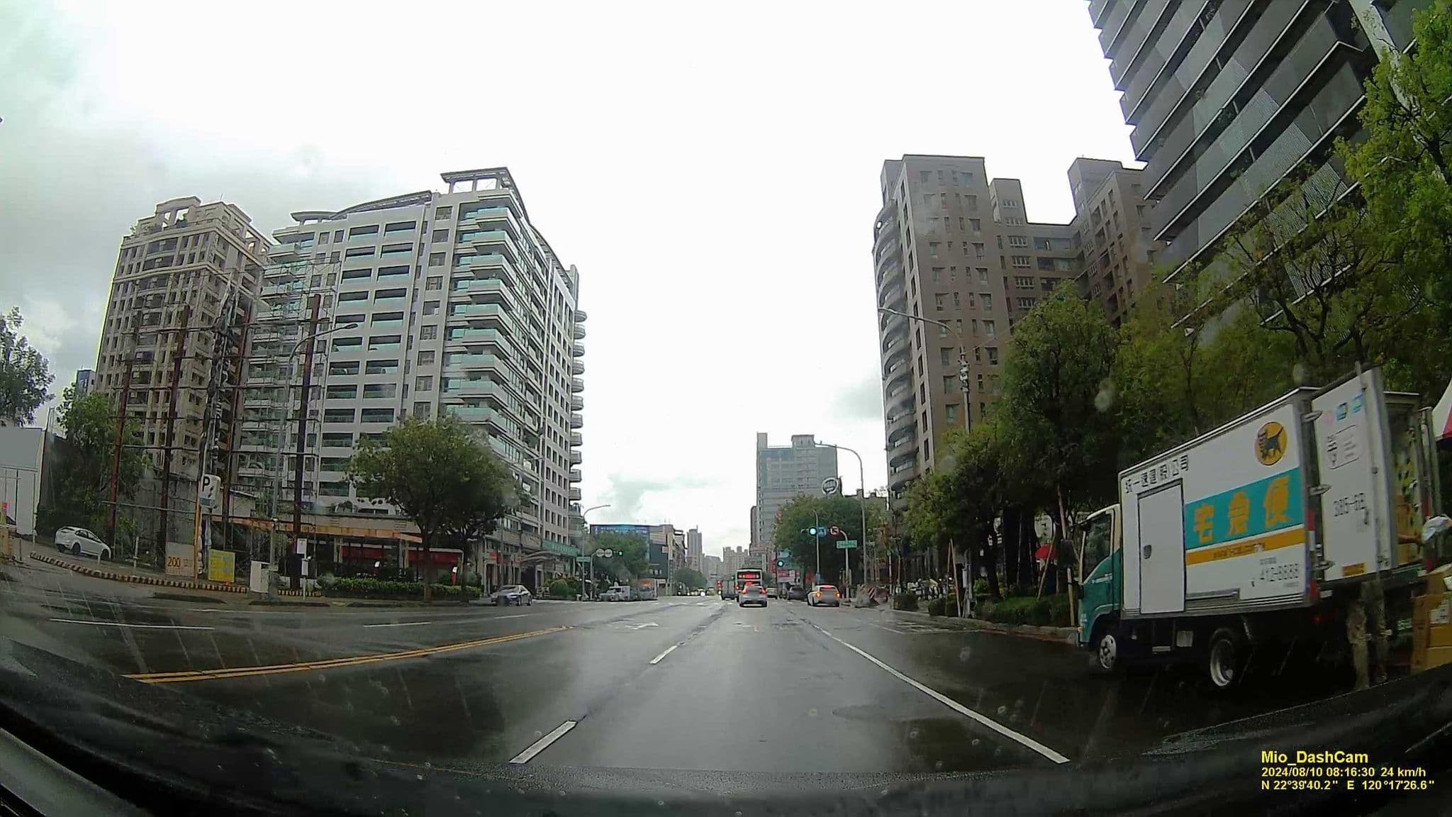 Street view near 春天商務汽車旅館, Kaohsiung — © hcyen (CC BY-SA · Mapillary)