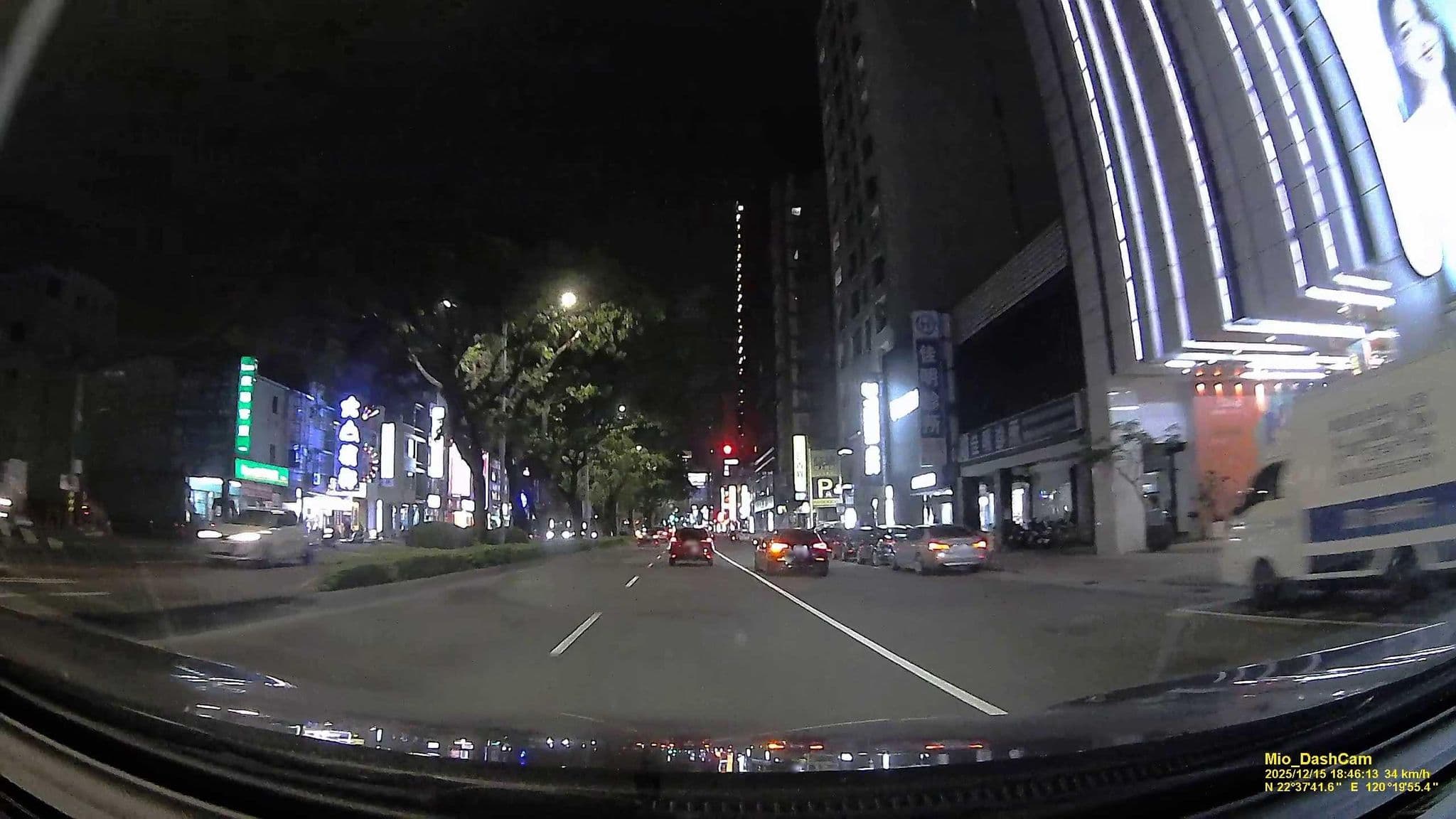Street view near 國際星辰大飯店 International Citizen Hotel, Kaohsiung — © hcyen (CC BY-SA · Mapillary)