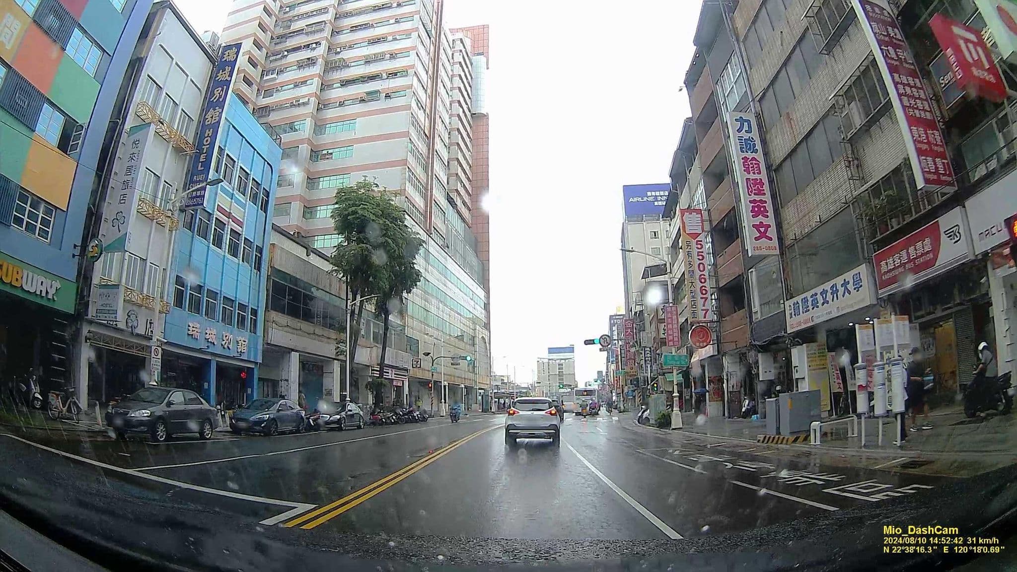 Street view near 康橋商旅(雄中館) Kindness Hotel, Kaohsiung — © hcyen (CC BY-SA · Mapillary)