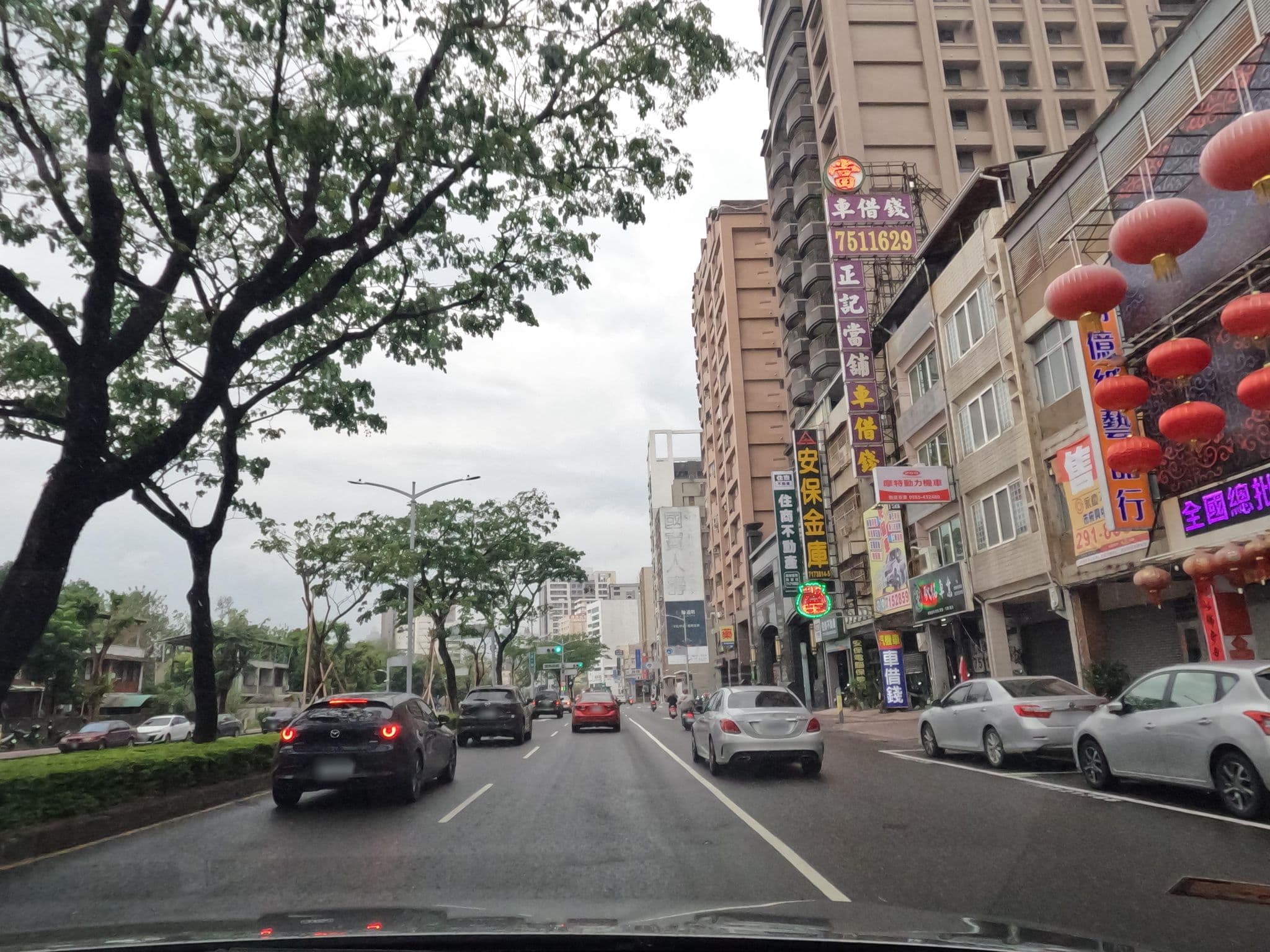 Street view near Citizen Hotel, Kaohsiung — © littlebtc (CC BY-SA · Mapillary)