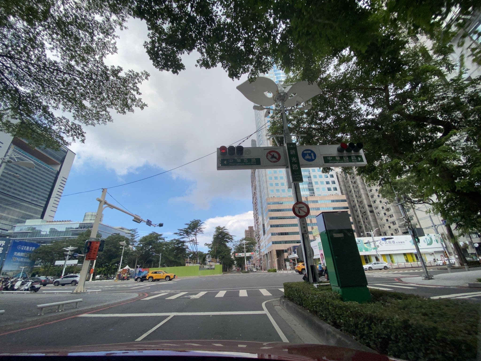 Street view near 汪汪小窩服務公寓, Kaohsiung — © irvinfly (CC BY-SA · Mapillary)