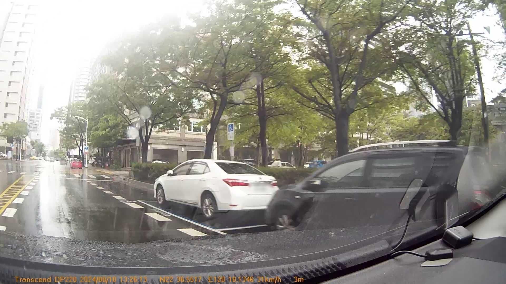 Street view near 承億酒店 Tai Urban Resort, Kaohsiung — © hcyen (CC BY-SA · Mapillary)