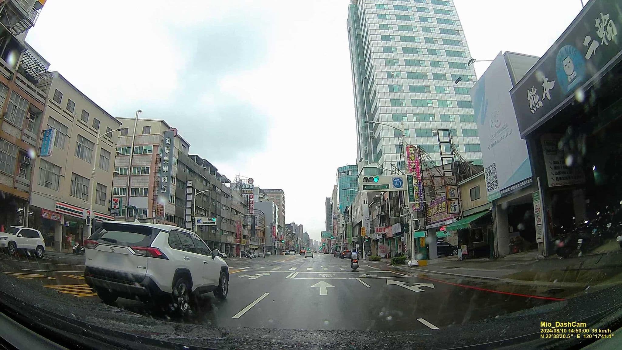 Street view near 河堤美學商旅(九如館) The Riverside Hotel Esthetics, Kaohsiung — © hcyen (CC BY-SA · Mapillary)
