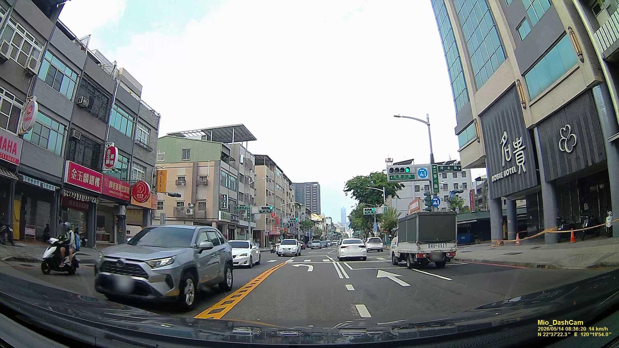 Street view near 名貴大飯店, Kaohsiung — © hcyen (CC BY-SA · Mapillary)