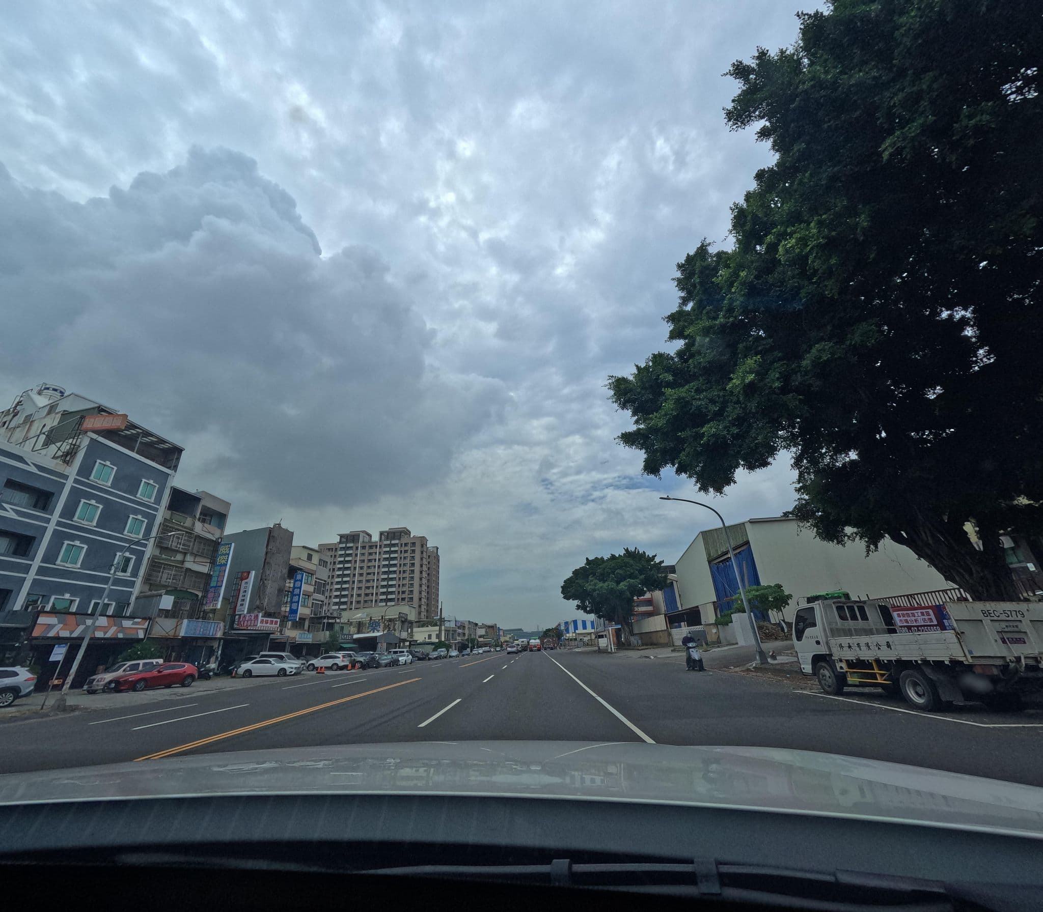Street view near 名港飯店 Min Kan Business Hotel, Kaohsiung — © alllenwang (CC BY-SA · Mapillary)
