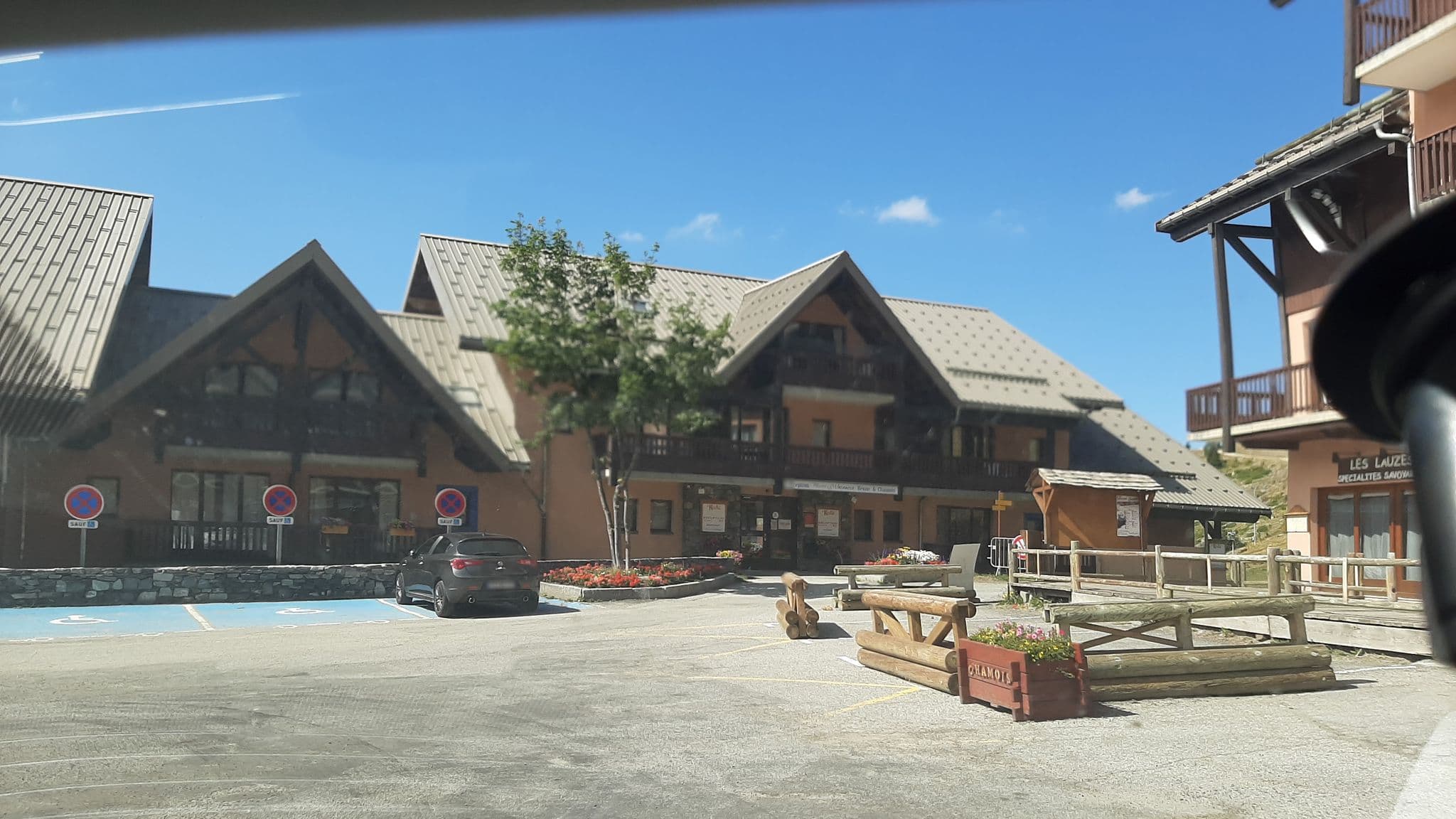 Street view near Chamois, Valloire