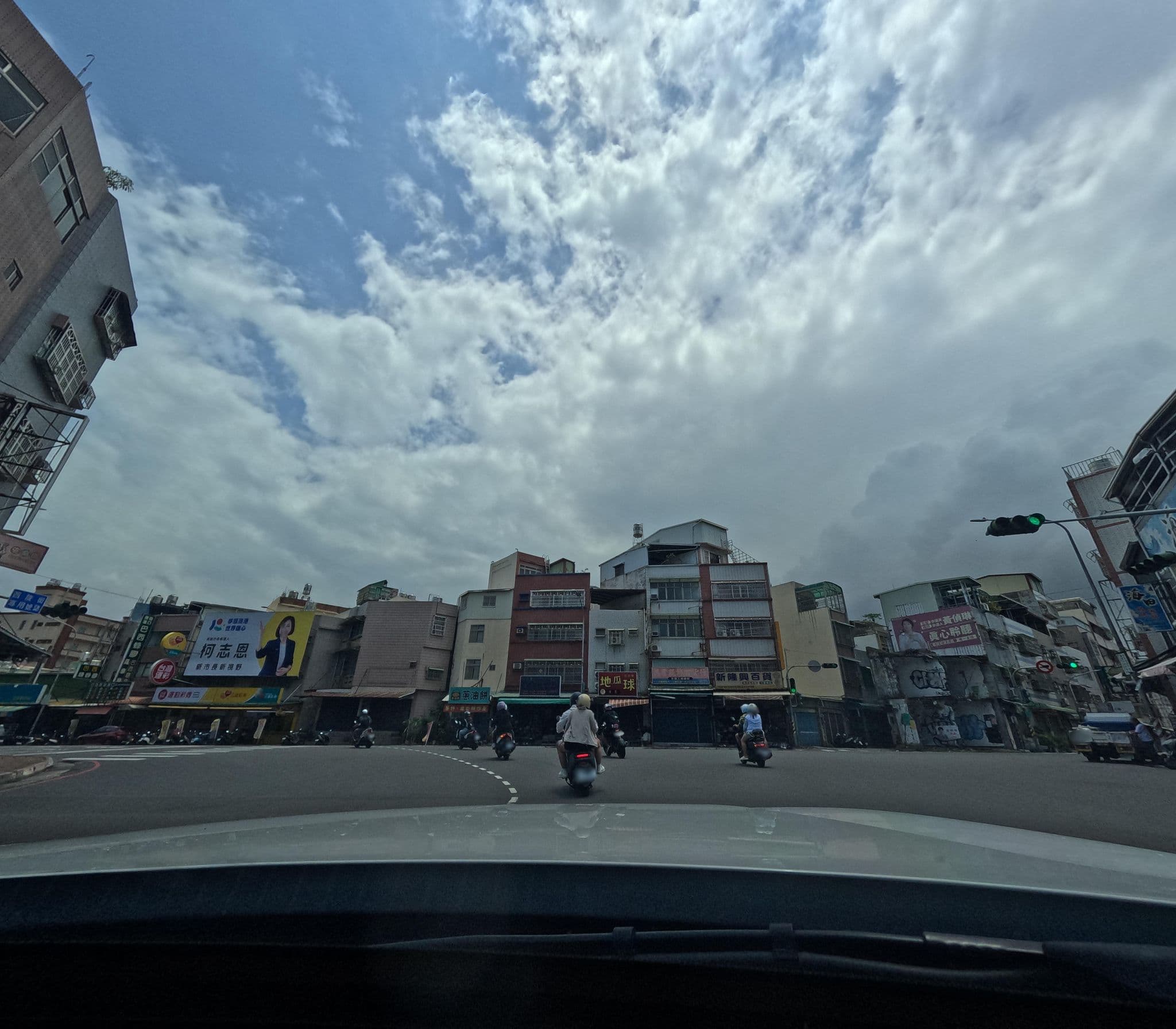 Street view near 上海旅社, Kaohsiung — © alllenwang (CC BY-SA · Mapillary)
