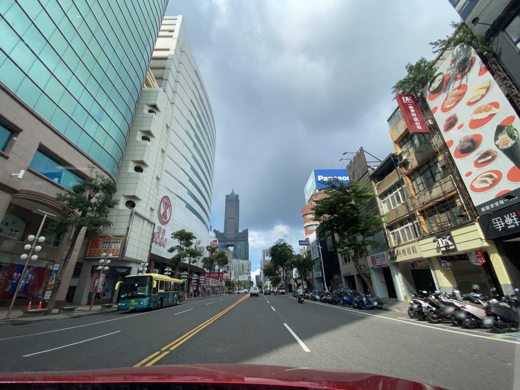 Street view near 高雄馨窩, Kaohsiung — © irvinfly (CC BY-SA · Mapillary)