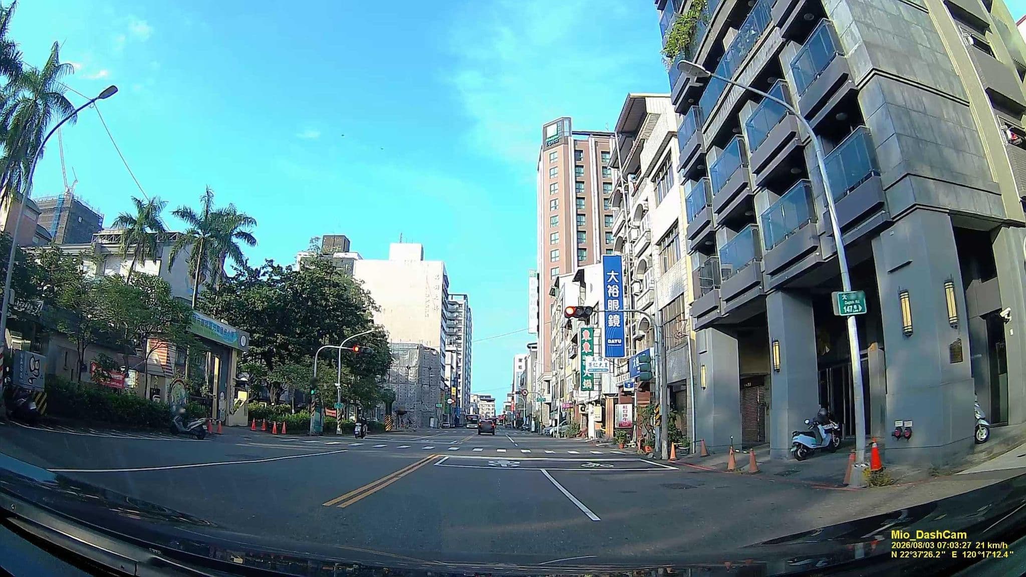 Street view near 大新旅社, Kaohsiung — © hcyen (CC BY-SA · Mapillary)