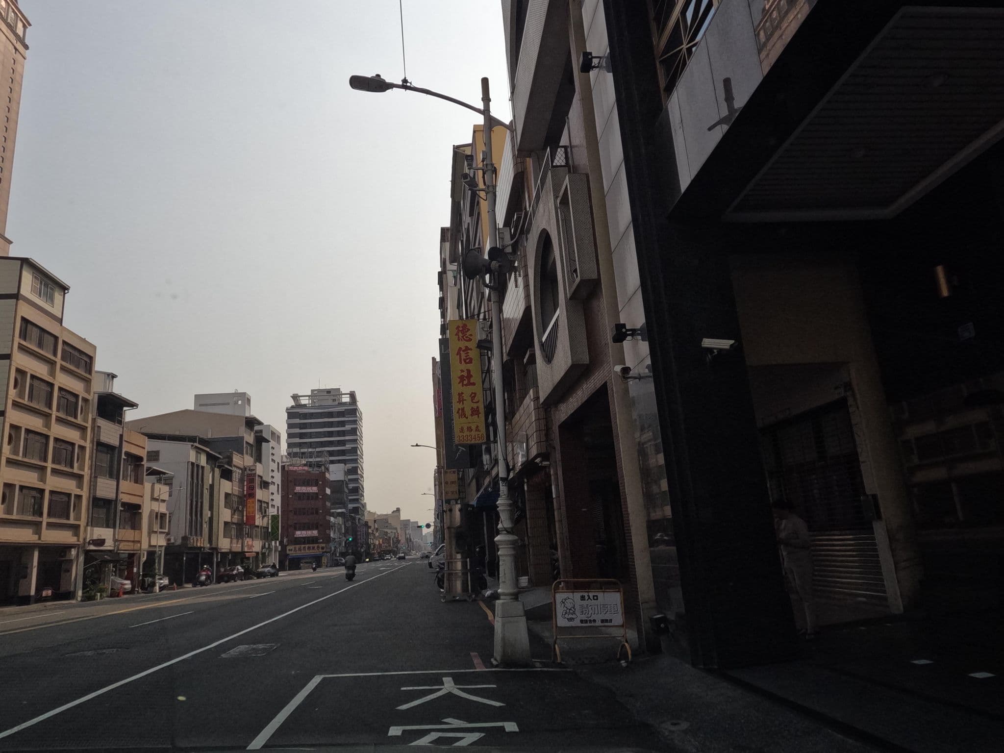 Street view near 康橋商旅(光榮碼頭館) Kindness Hotel, Kaohsiung — © littlebtc (CC BY-SA · Mapillary)