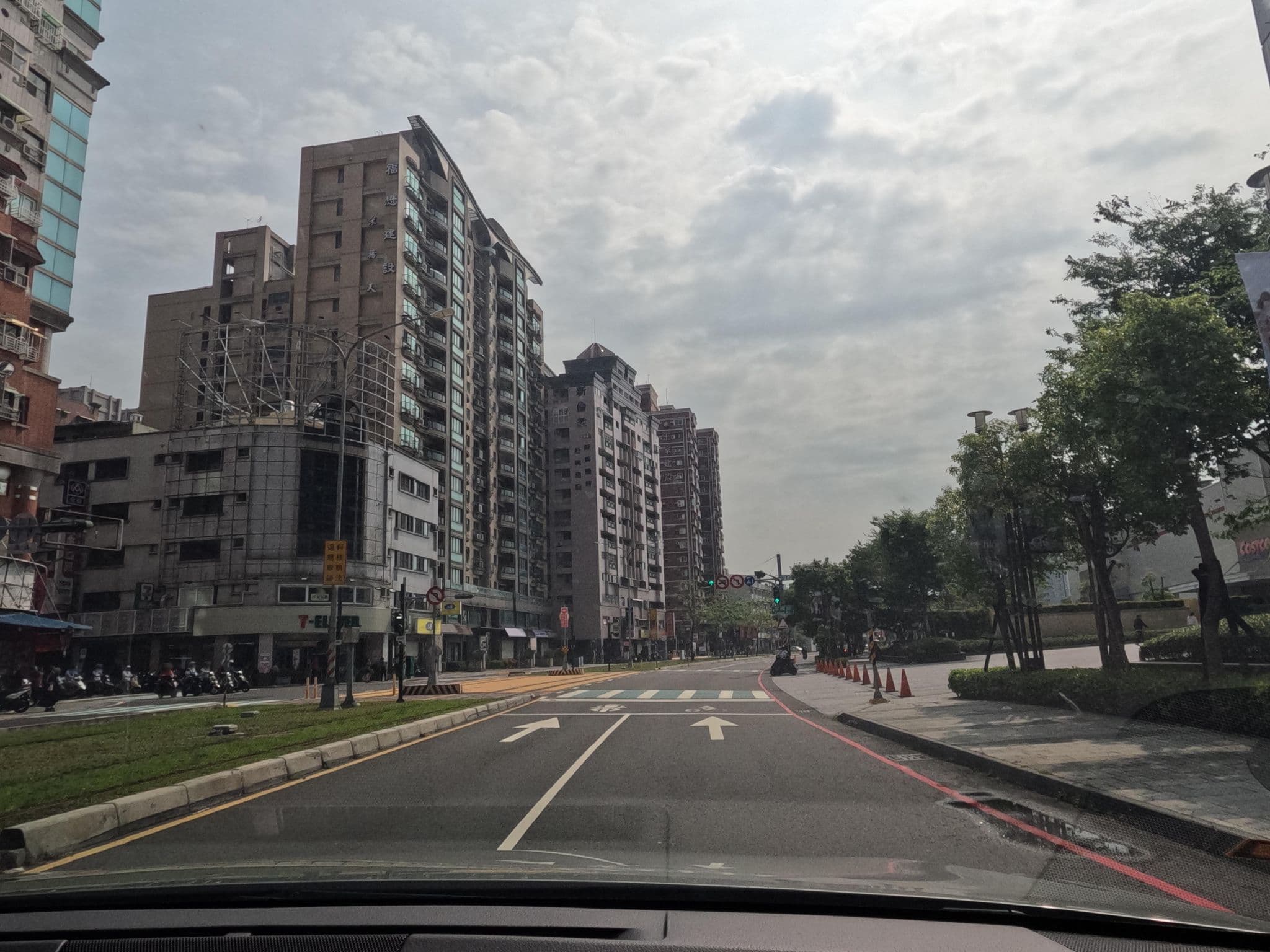 Street view near 高雄萬豪酒店, Kaohsiung — © littlebtc (CC BY-SA · Mapillary)