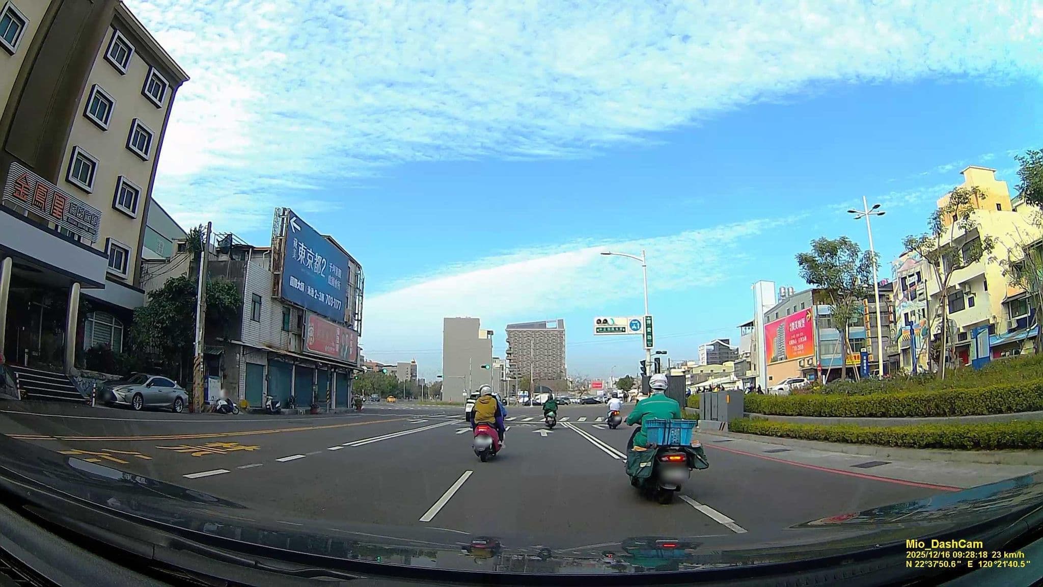 Street view near 金鳳凰商務旅館, Fengshan — © hcyen (CC BY-SA · Mapillary)