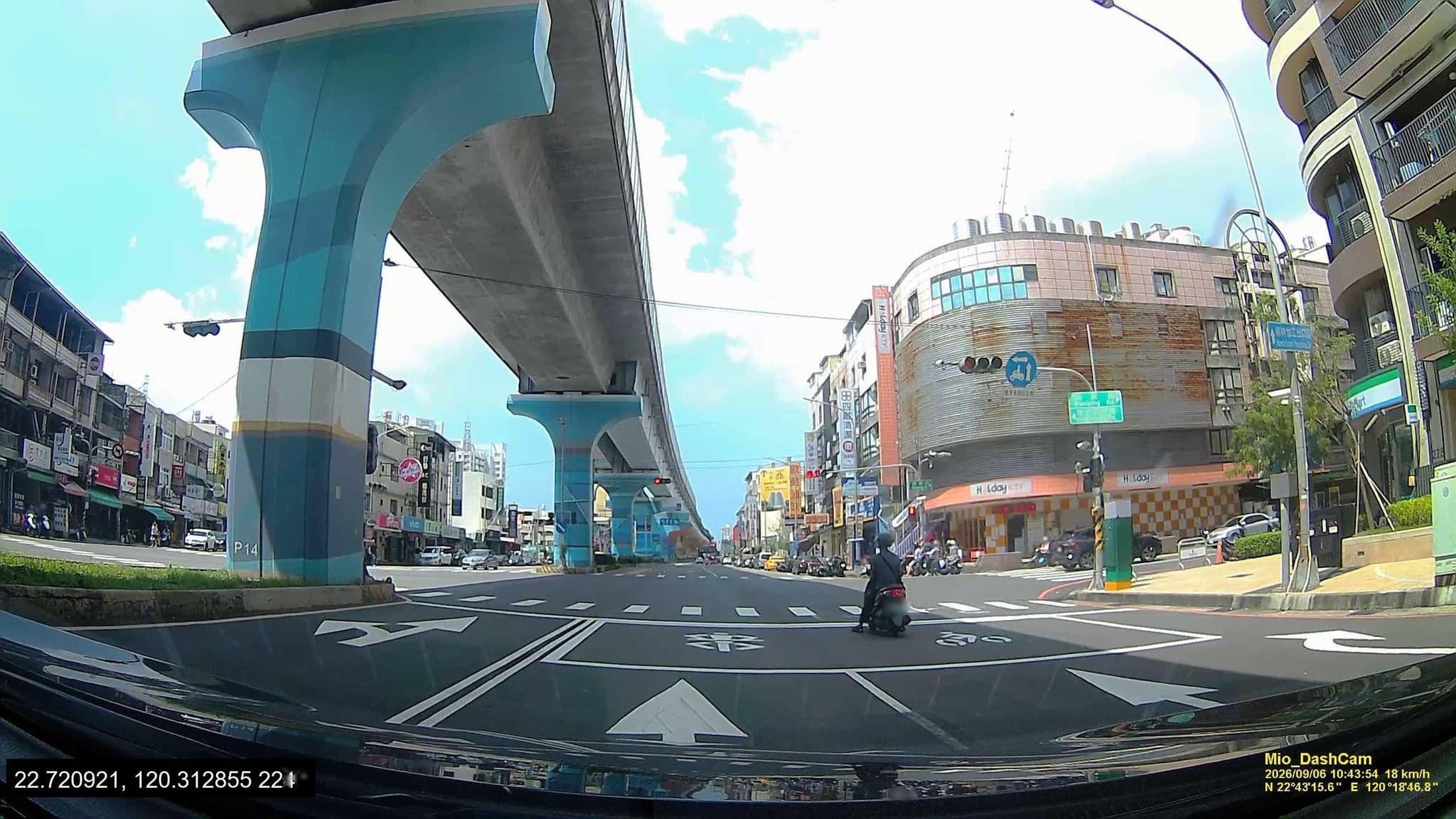 Street view near 華城大旅社, Fengshan — © hcyen (CC BY-SA · Mapillary)