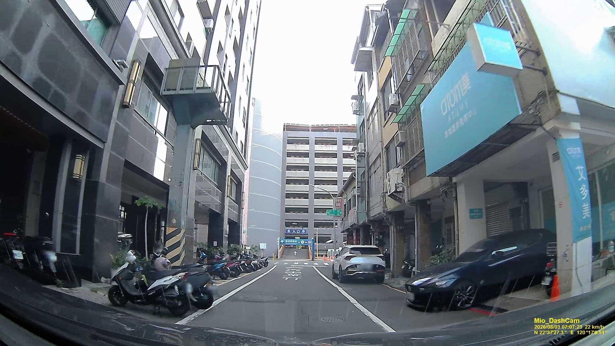 Street view near 香富大飯店 Golden Pacific Hotel, Kaohsiung — © hcyen (CC BY-SA · Mapillary)