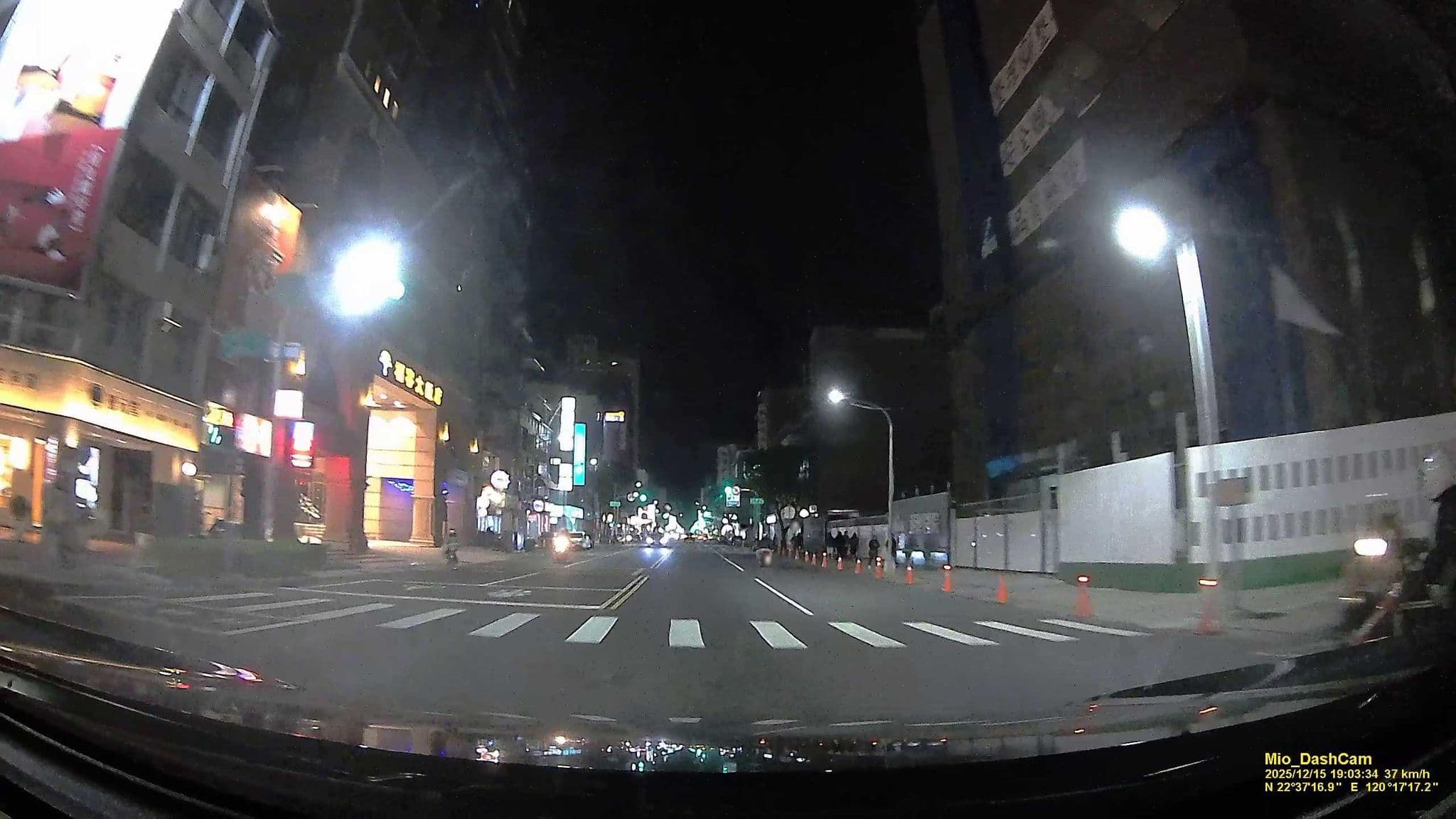 Street view near 華王大飯店 Hotel Kingdom Kaohsiung, Kaohsiung — © hcyen (CC BY-SA · Mapillary)