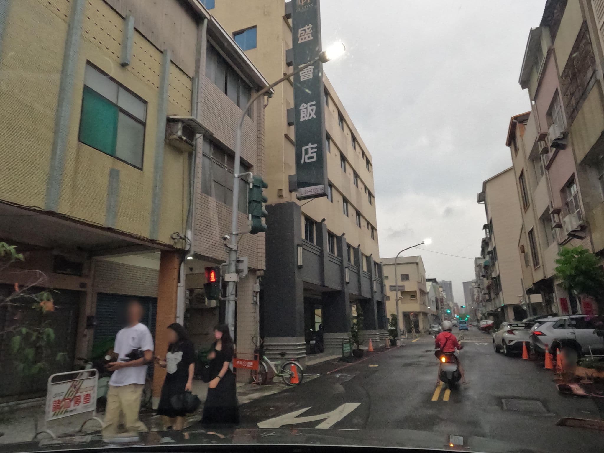 Street view near 盛荟饭店 Delton Hotel, Kaohsiung — © littlebtc (CC BY-SA · Mapillary)