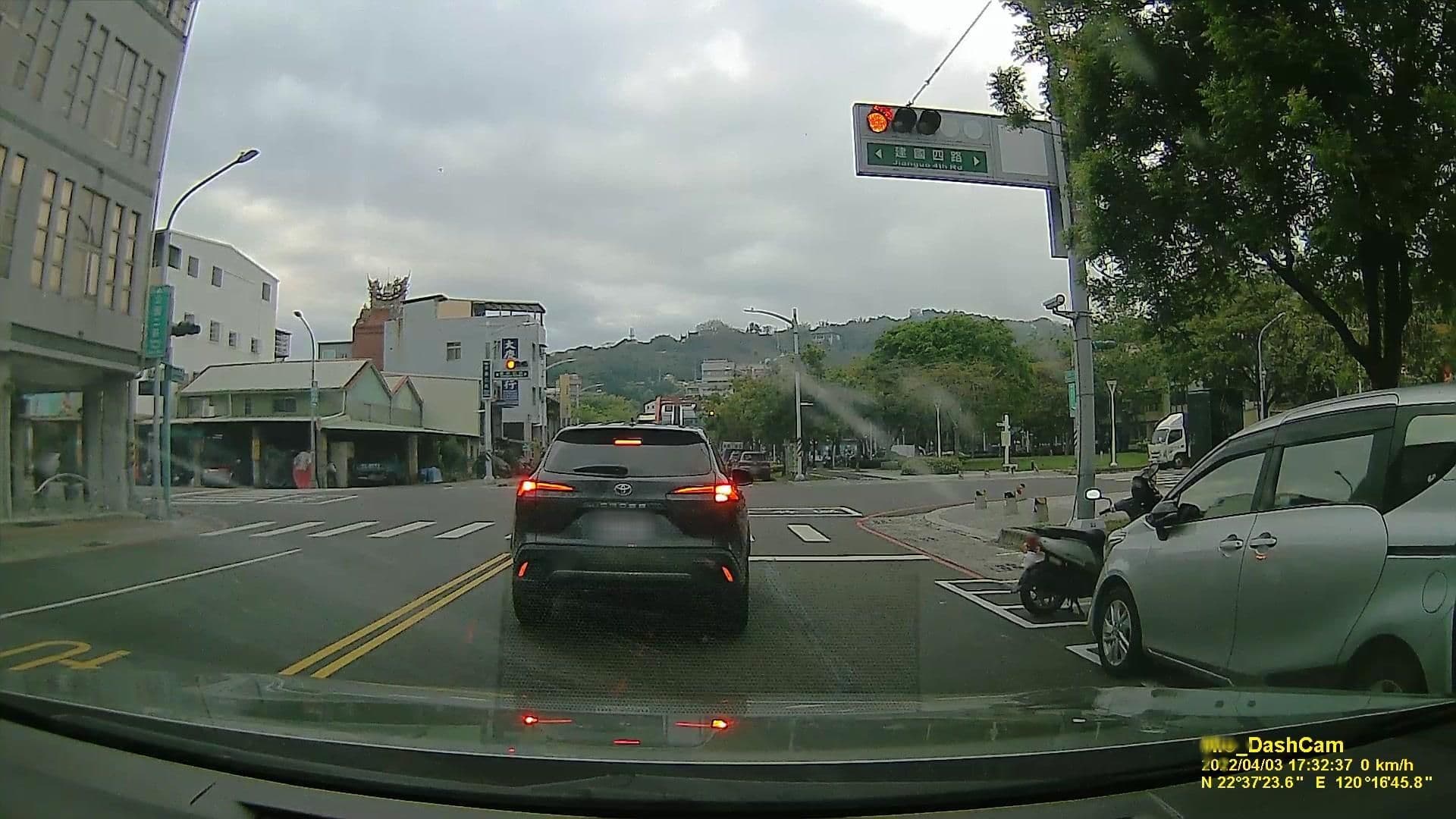 Street view near 華后大飯店, Kaohsiung — © littlebtc (CC BY-SA · Mapillary)