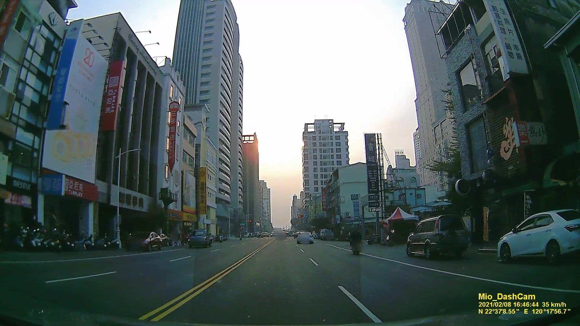 Street view near 三多玫瑰旅店, Kaohsiung — © littlebtc (CC BY-SA · Mapillary)