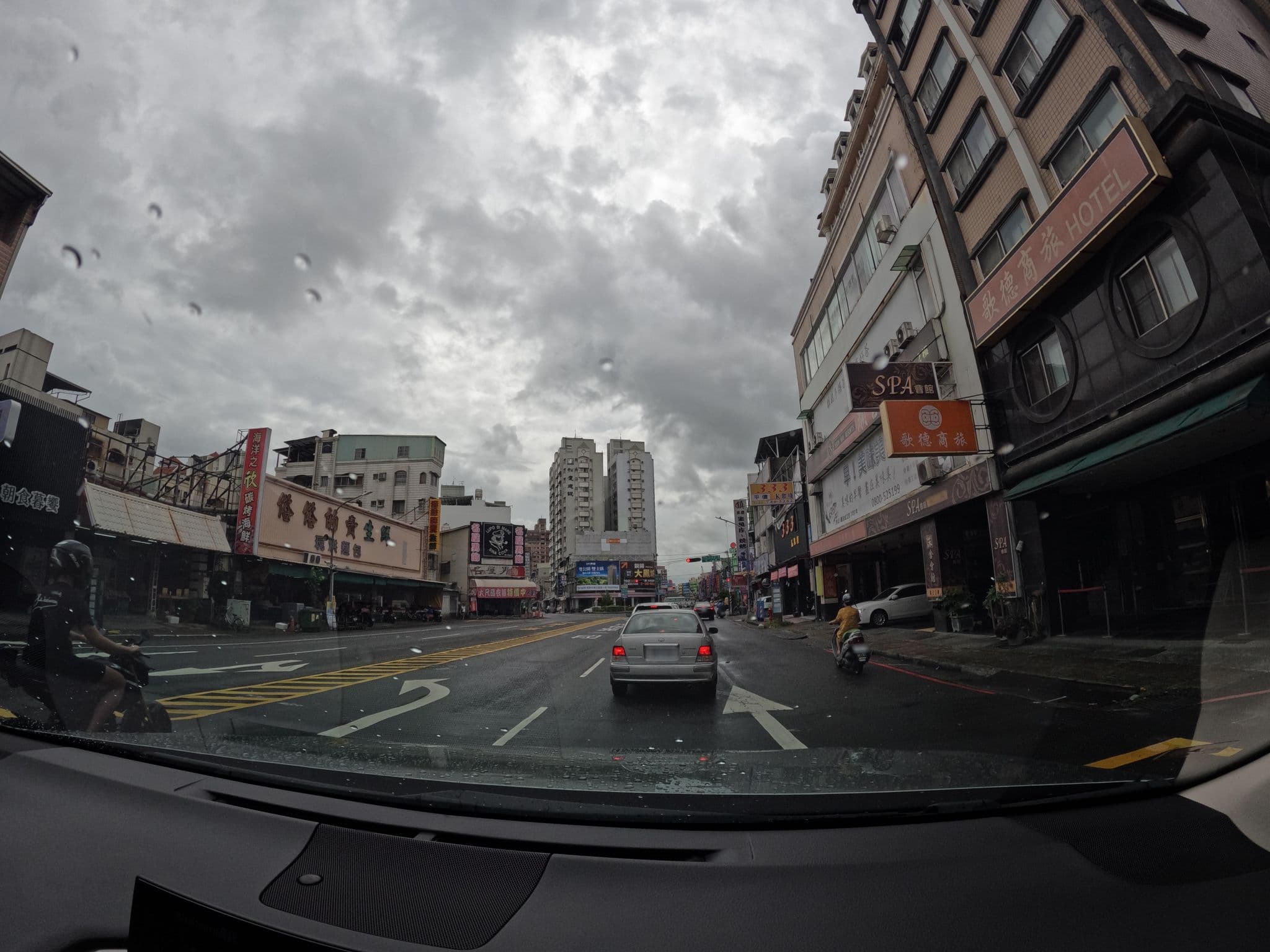 Street view near 歌德商旅, Fengshan — © littlebtc (CC BY-SA · Mapillary)